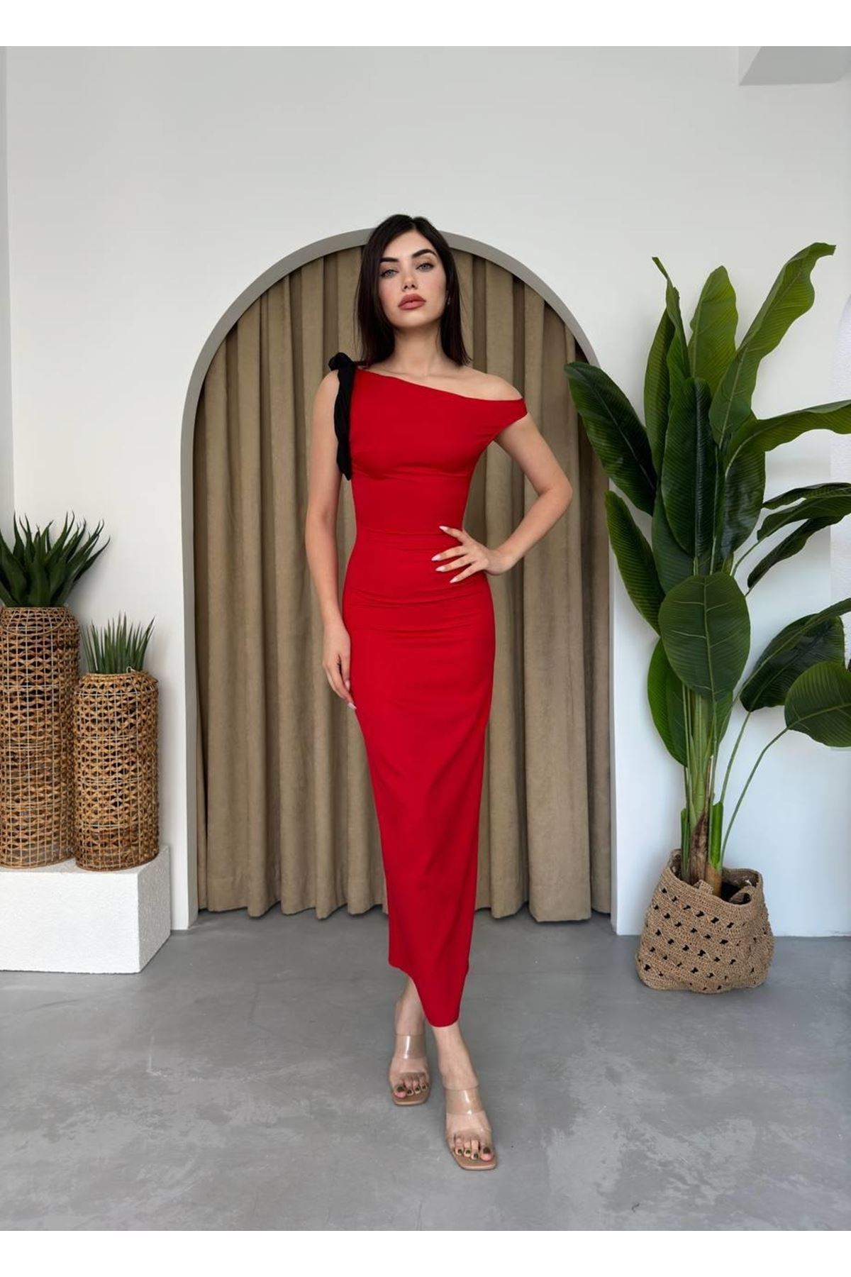 Jovani Omuz Detaylı Elbise