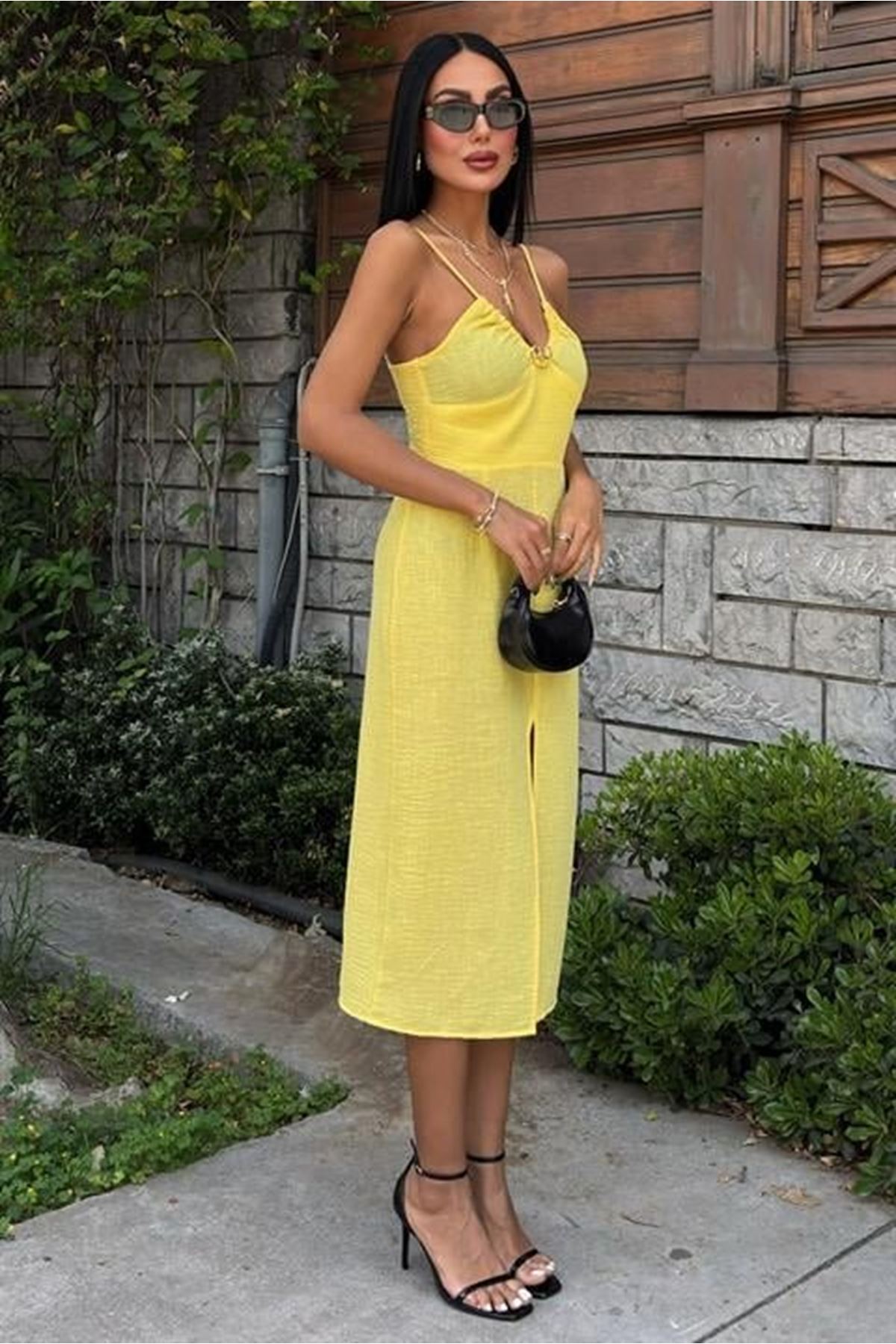 Göğsü Aksesuarlı Önü Yırtmaçlı Elbise 2899