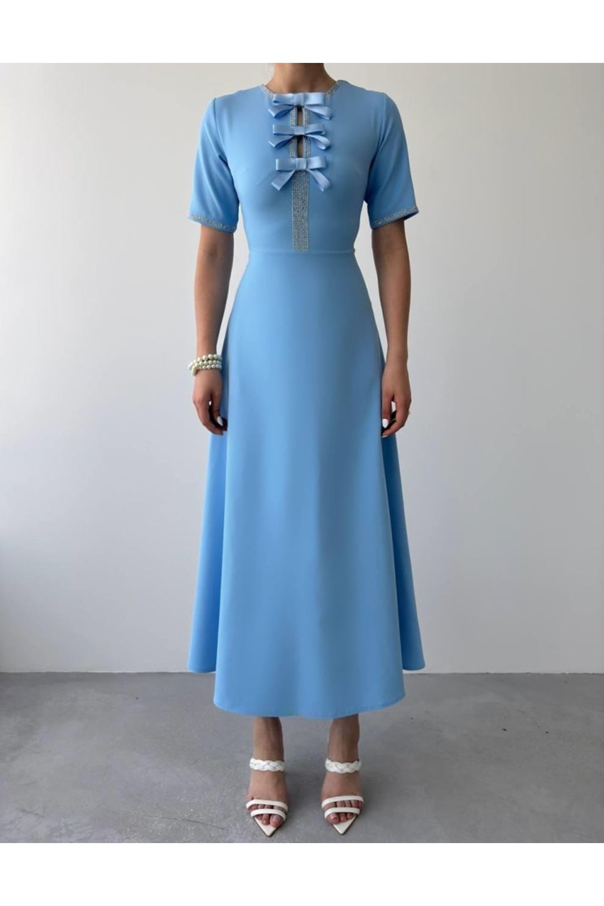 Wera Taşlı Fiyonk Detaylı Elbise