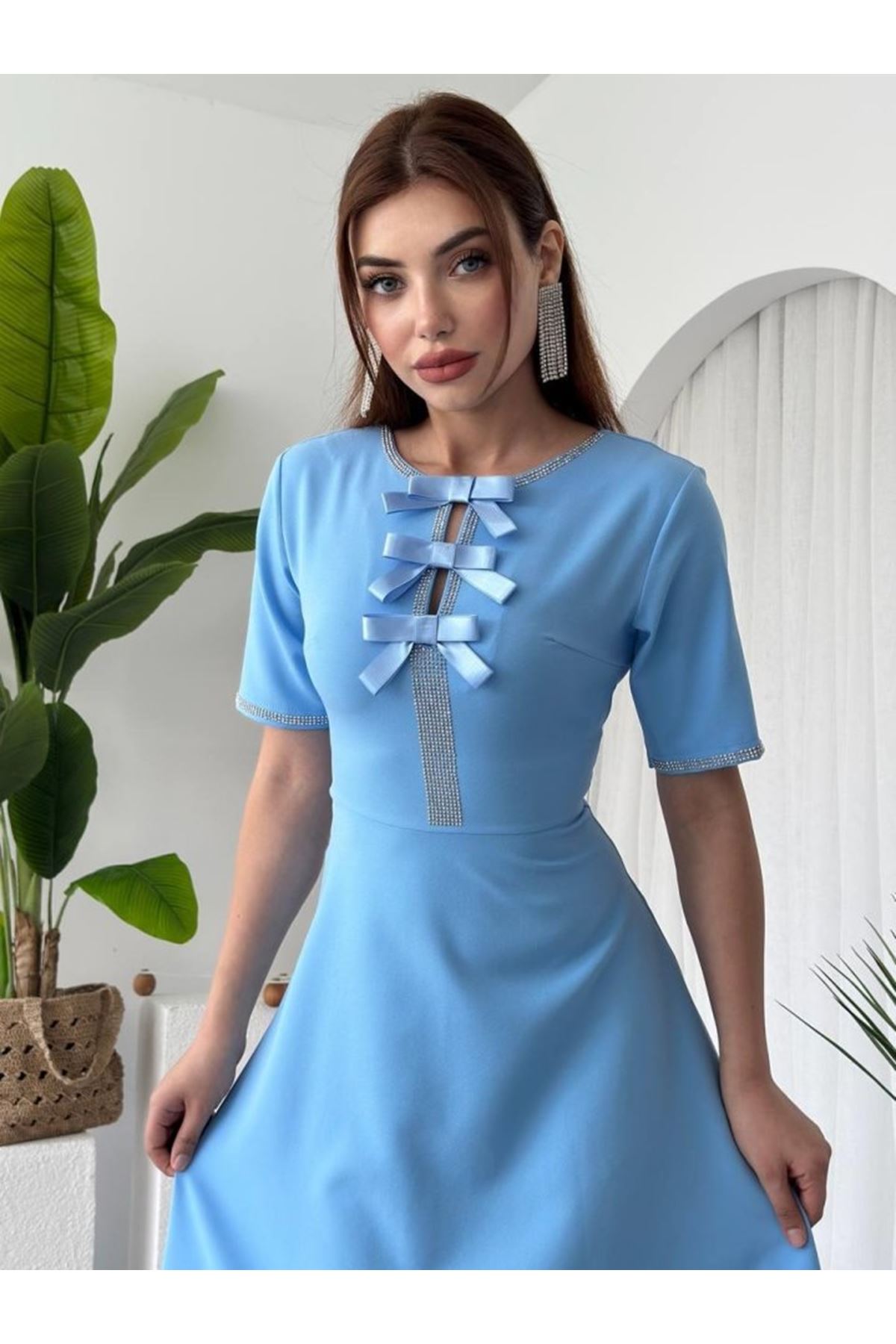 Wera Taşlı Fiyonk Detaylı Elbise