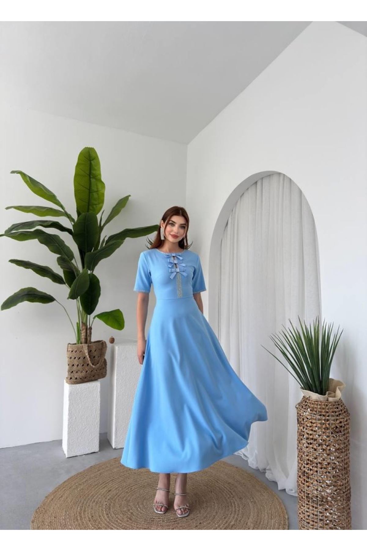 Wera Taşlı Fiyonk Detaylı Elbise