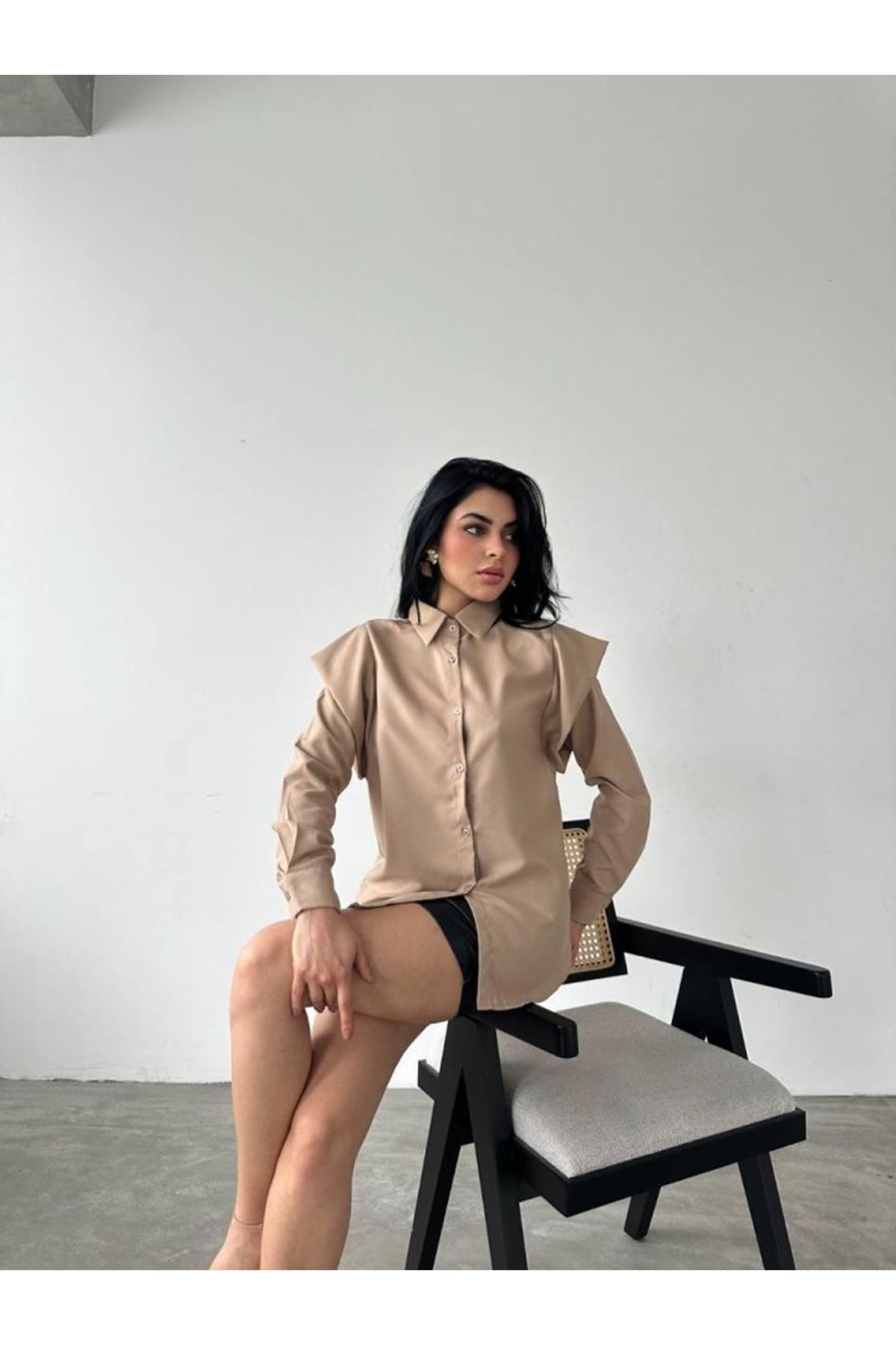 Omuz Tasarım Detaylı Gömlek