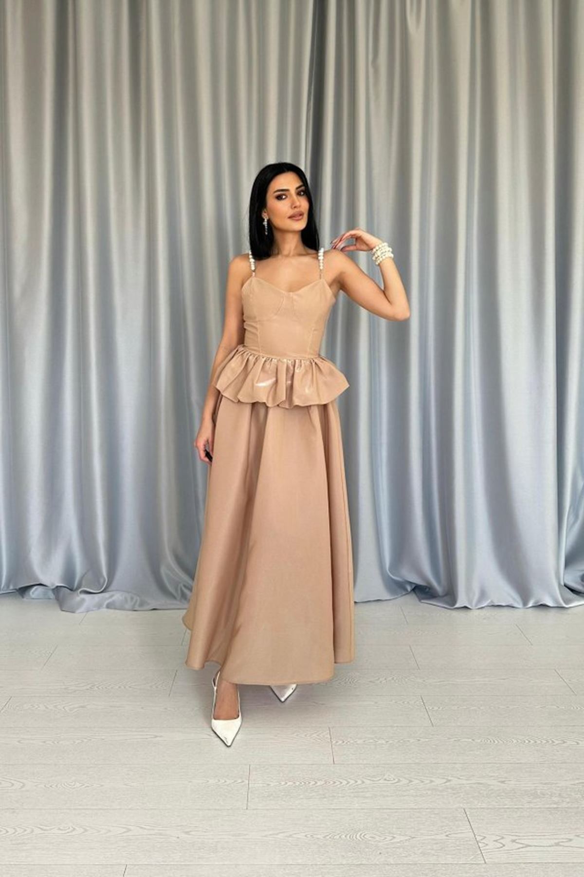 Camel Beli Büzgülü İnci Askılı Uzun Elbise