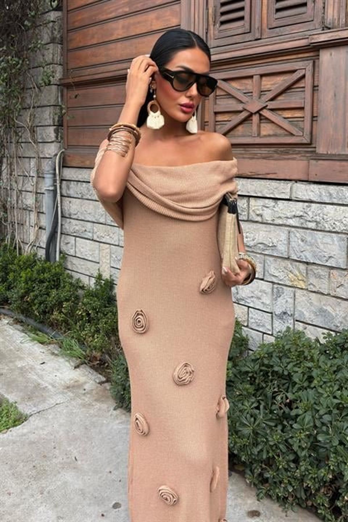 Eteği Gül Detay Madonna Yaka Elbise 2863