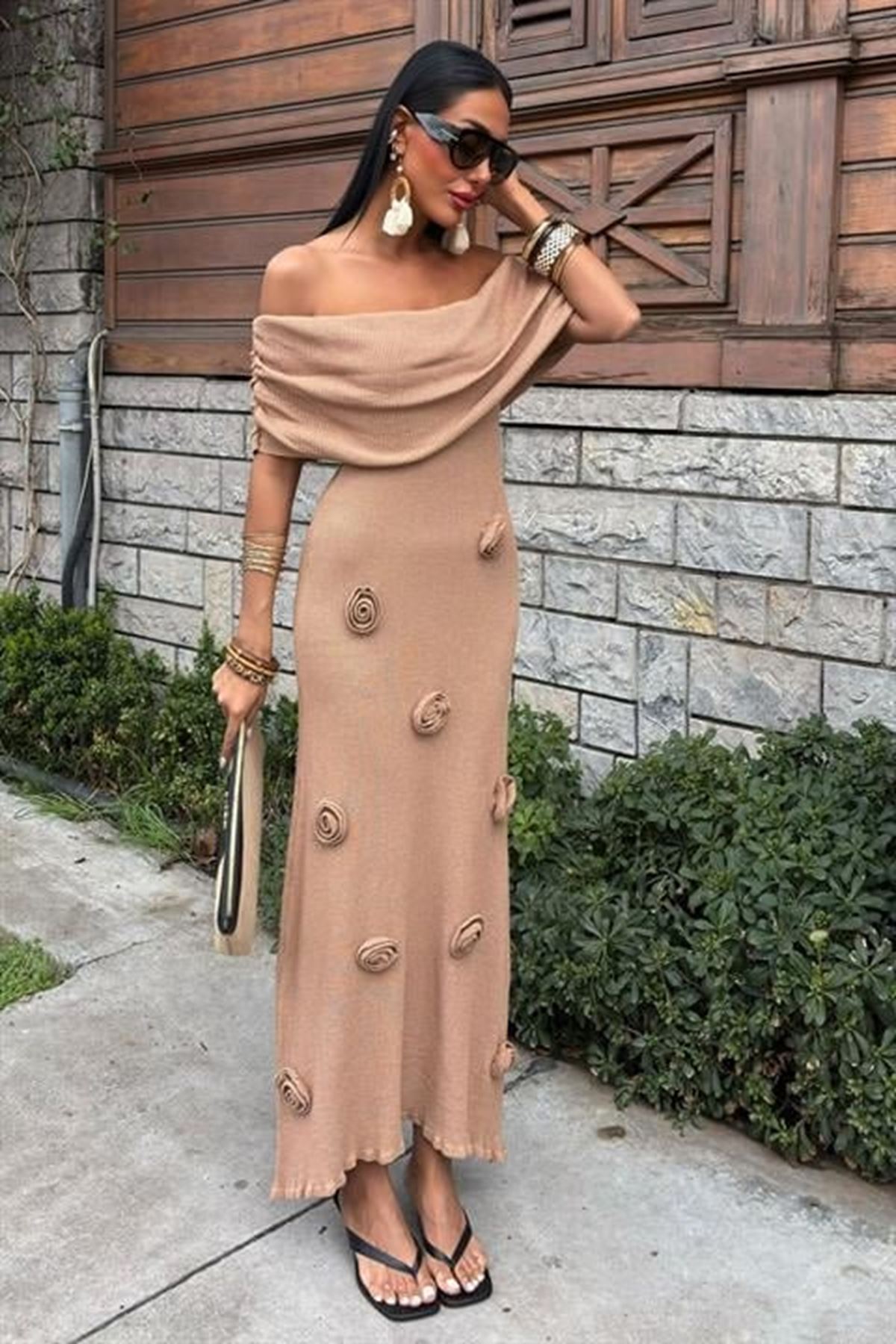 Eteği Gül Detay Madonna Yaka Elbise 2863