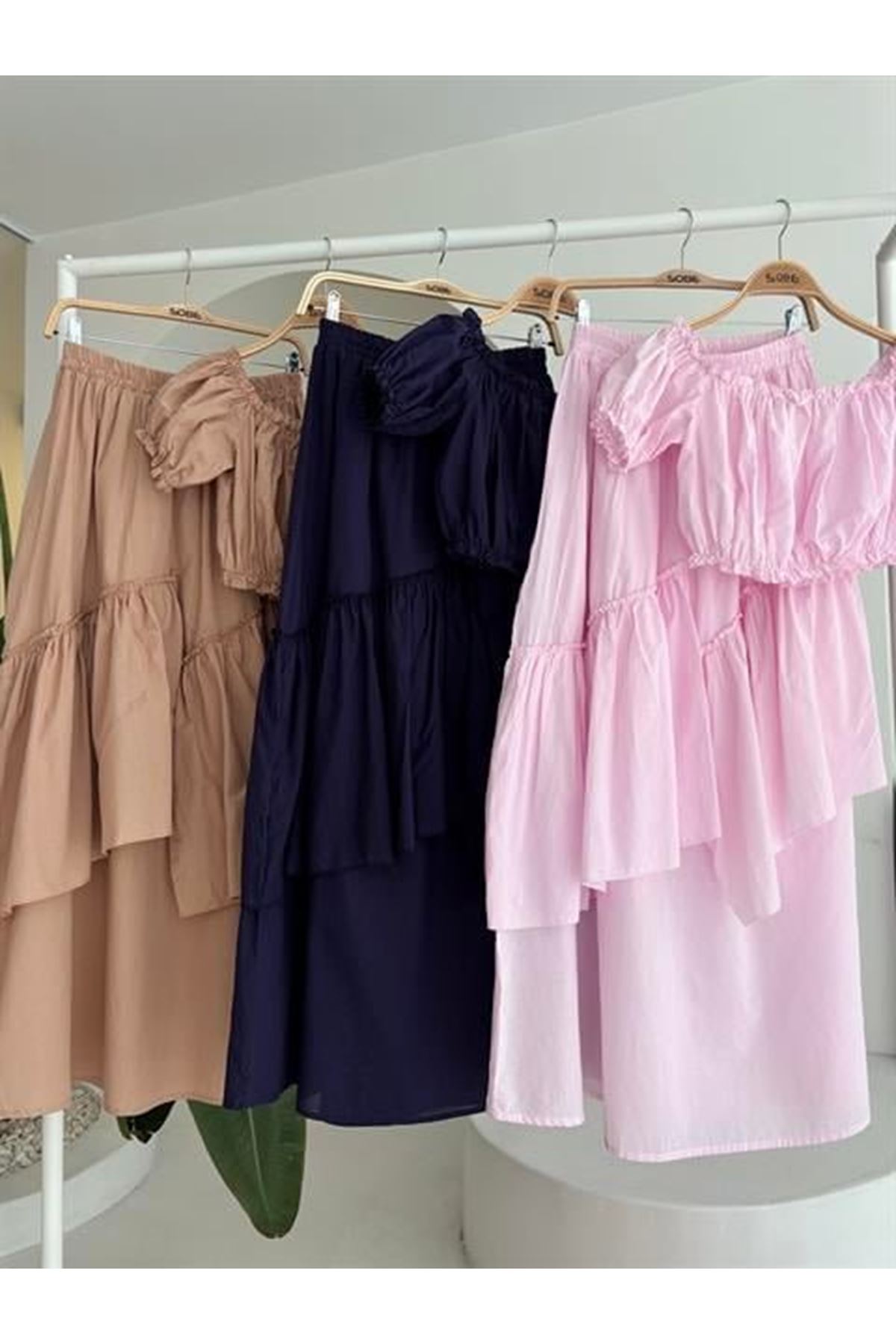 Büzgülü Crop Kat Detaylı Fırfır Etekli Takım 10196