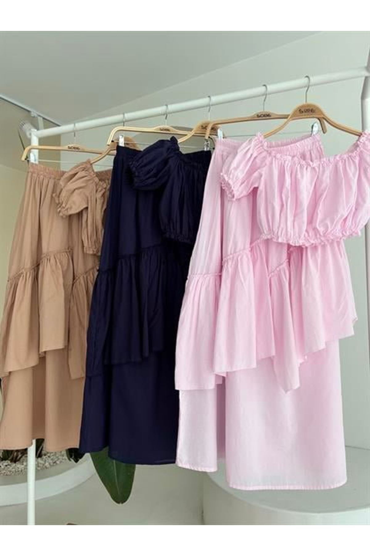 Büzgülü Crop Kat Detaylı Fırfır Etekli Takım 10196