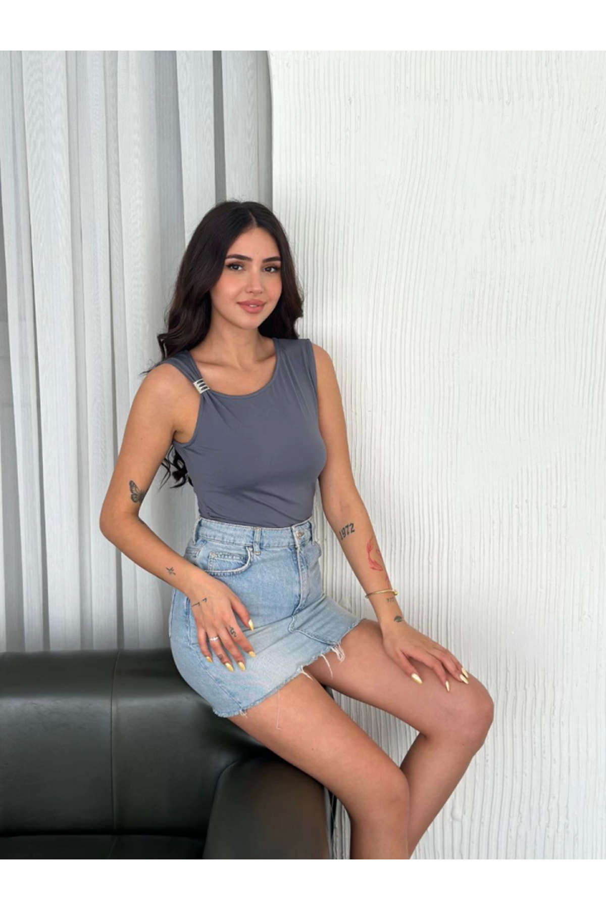 Osy Modal Yumuşak Dokulu Kumaş Bisiklet Yaka Sıfır Kol Bluz Omuz Toka Aksesuar Detaylı - Antrasit