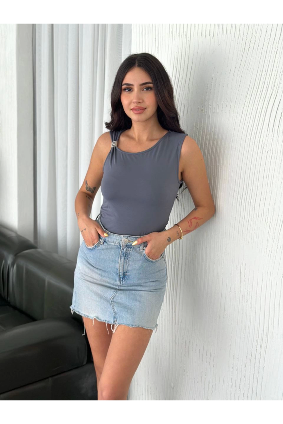 Osy Modal Yumuşak Dokulu Kumaş Bisiklet Yaka Sıfır Kol Bluz Omuz Toka Aksesuar Detaylı - Antrasit