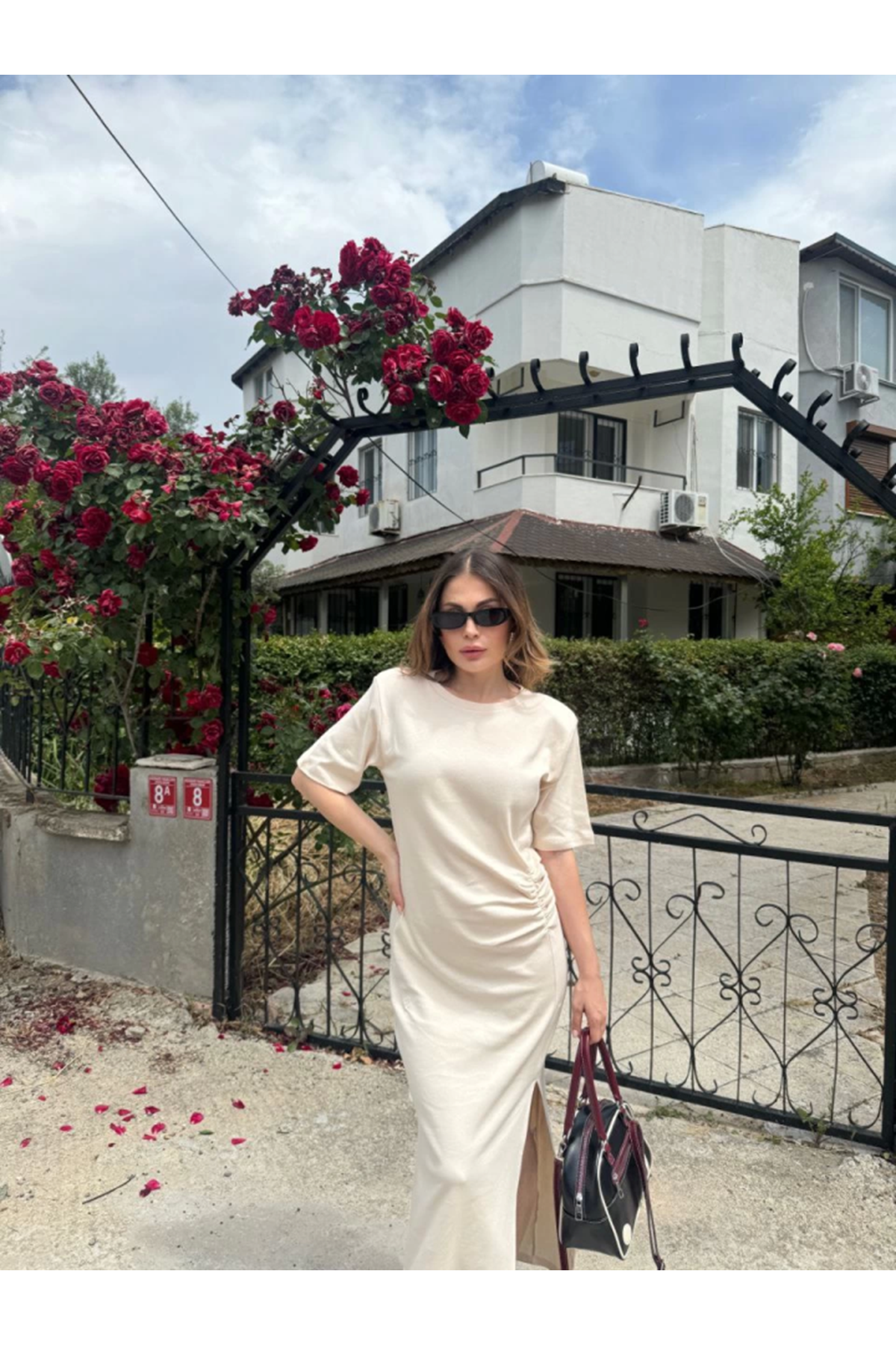 Kısa Kollu Uzun Yandan Yırtmaçlı Elbise - Beyaz