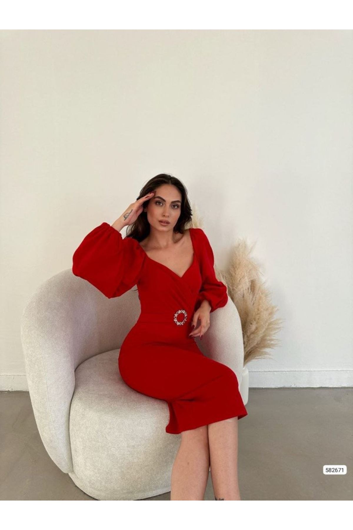 Kadın Kalp Yaka Sırt Dekolteli Kemer Toka Detay Midi Boy Elbise