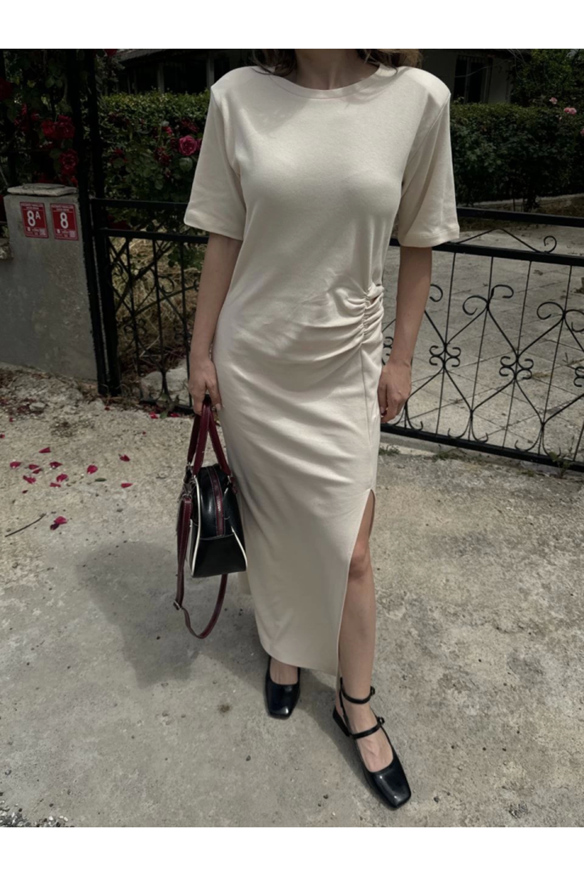 Kısa Kollu Uzun Yandan Yırtmaçlı Elbise - Beyaz