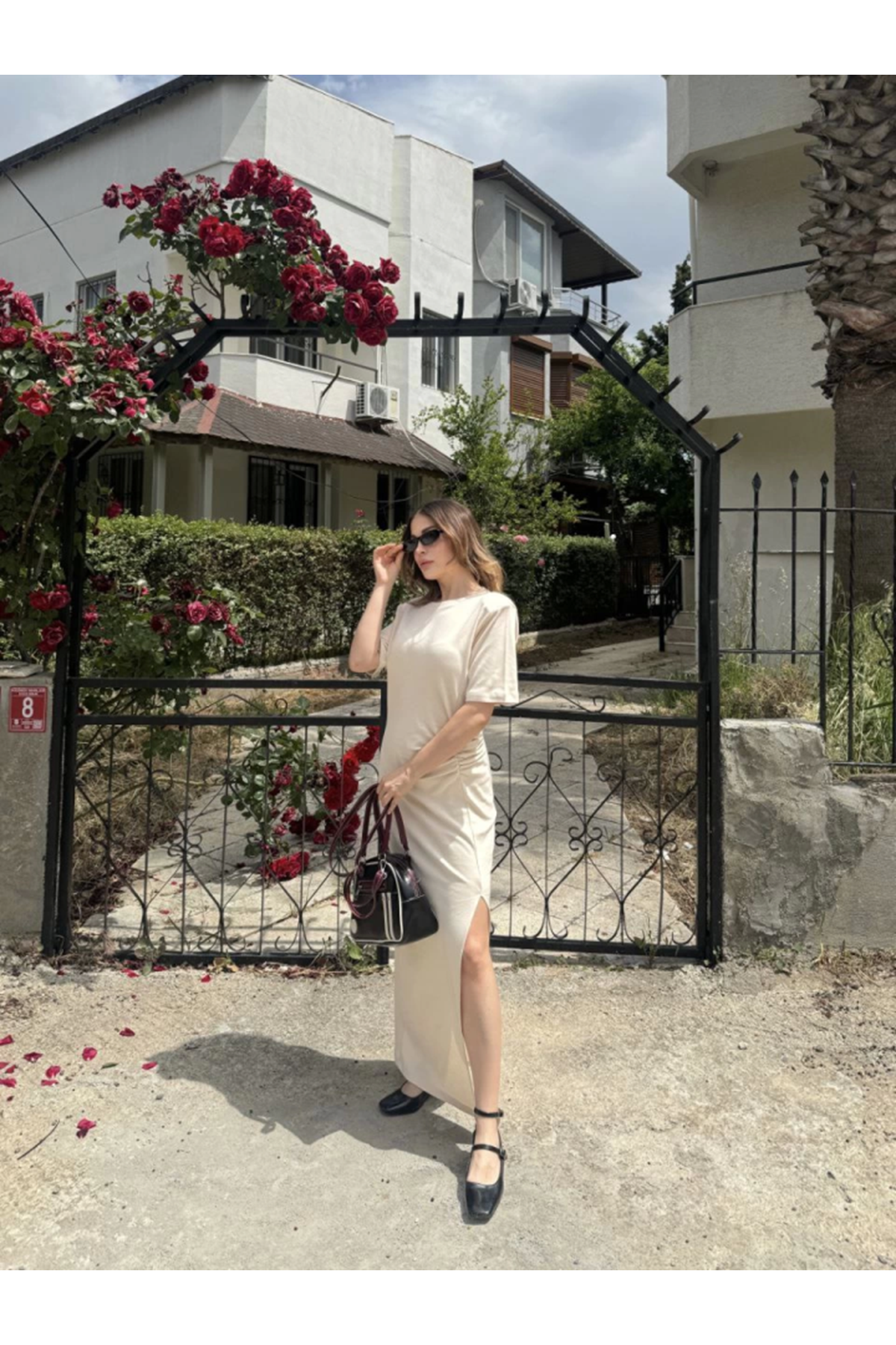 Kısa Kollu Uzun Yandan Yırtmaçlı Elbise - Beyaz