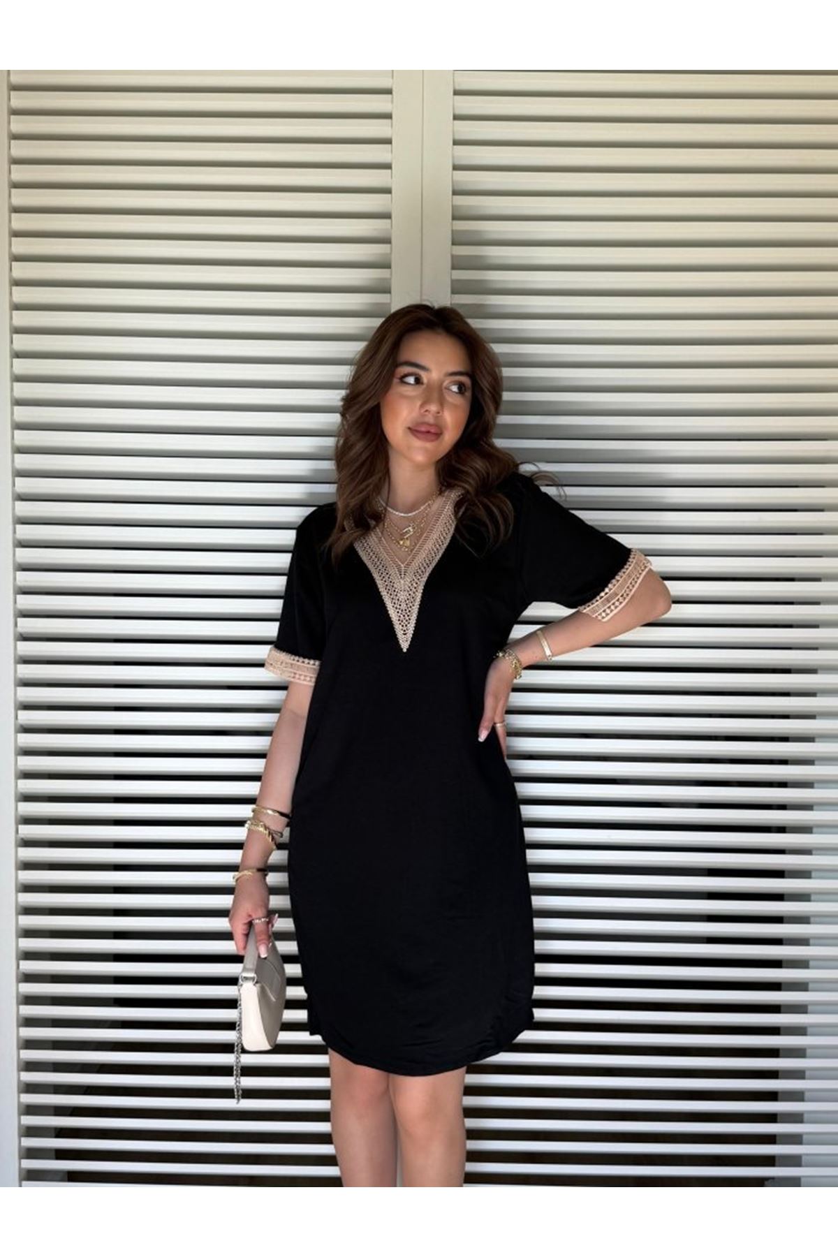 Kadın V Yaka Güpürlü İki İplik Elbise