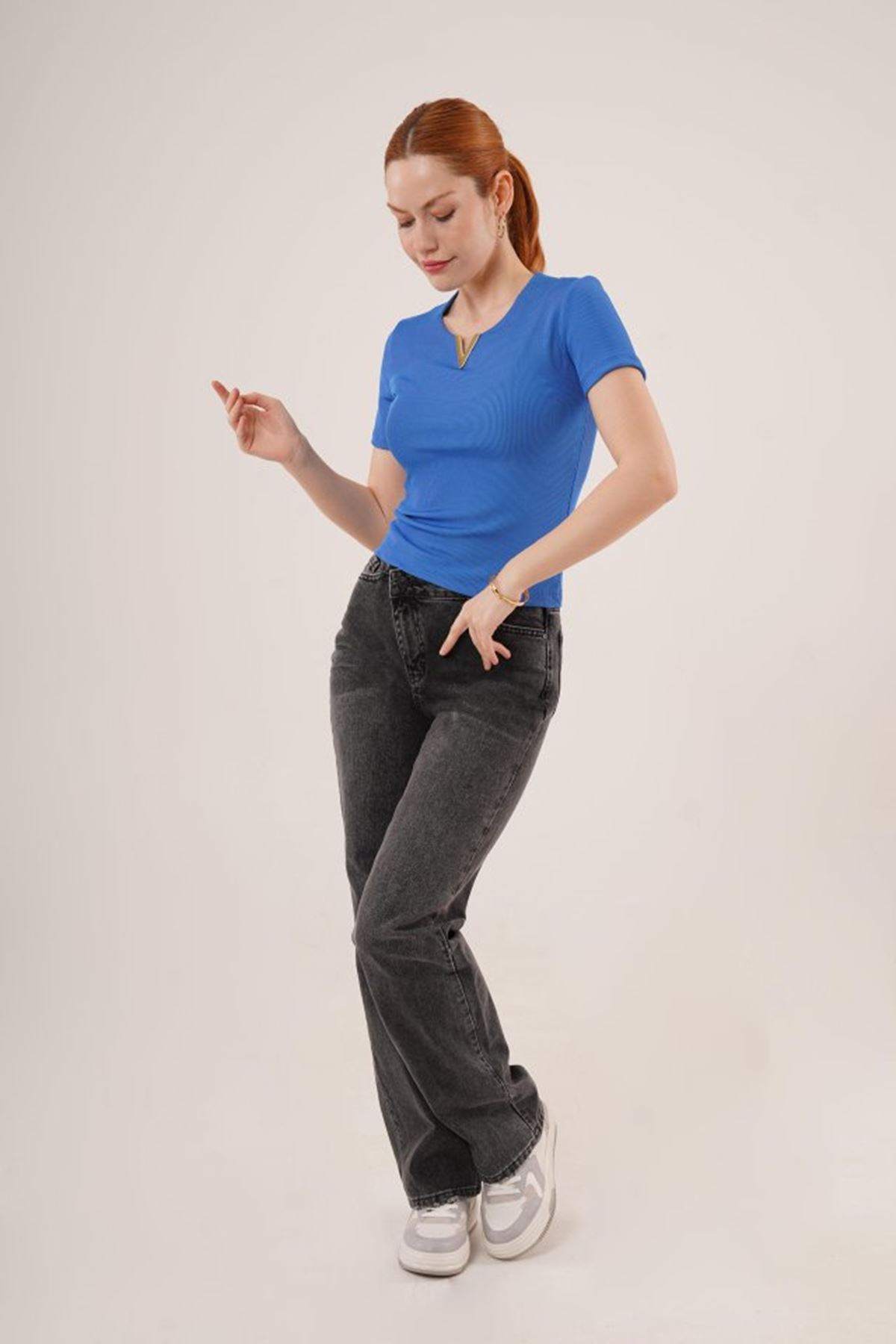 Kısa Kollu Yaka Detaylı Kaşkorse Saks Bluz