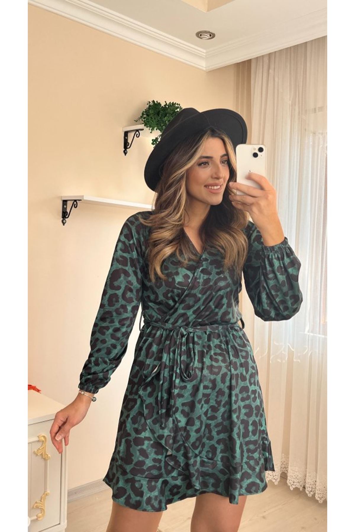 Kadın Uzun Kollu Kruvaze Yaka Belden Kuşaklı Leopar Desenli Dalgıç Elbise