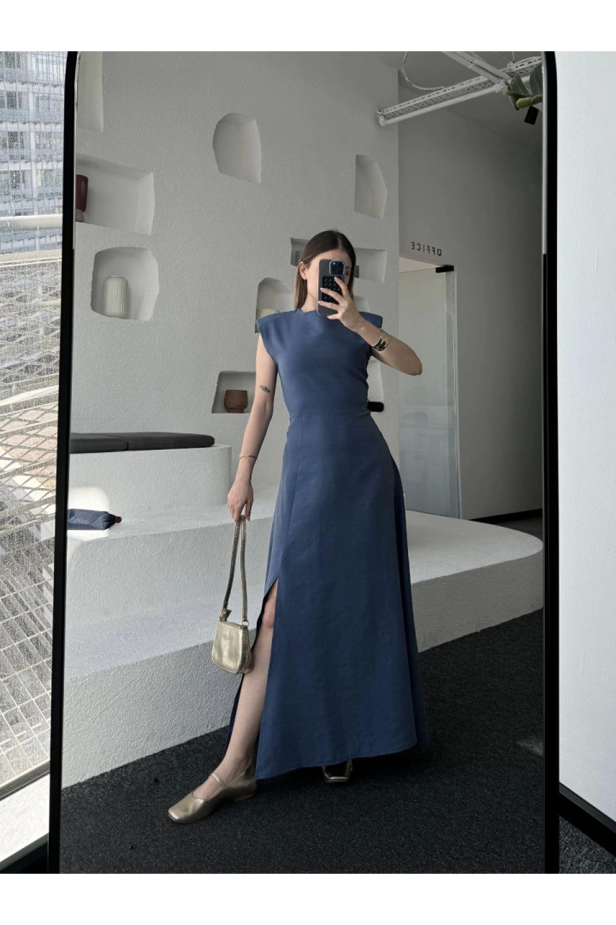 Keten Yandan Yırtmaçlı  Uzun Sıfır Kolsuz Elbise - Mavi