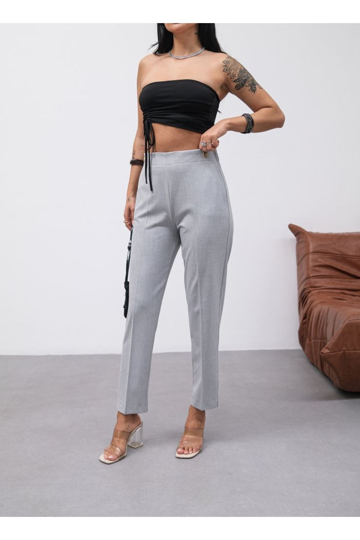 Dekorati̇f Düğmeli̇ Arka Bel Lasti̇kli̇ Pantolon