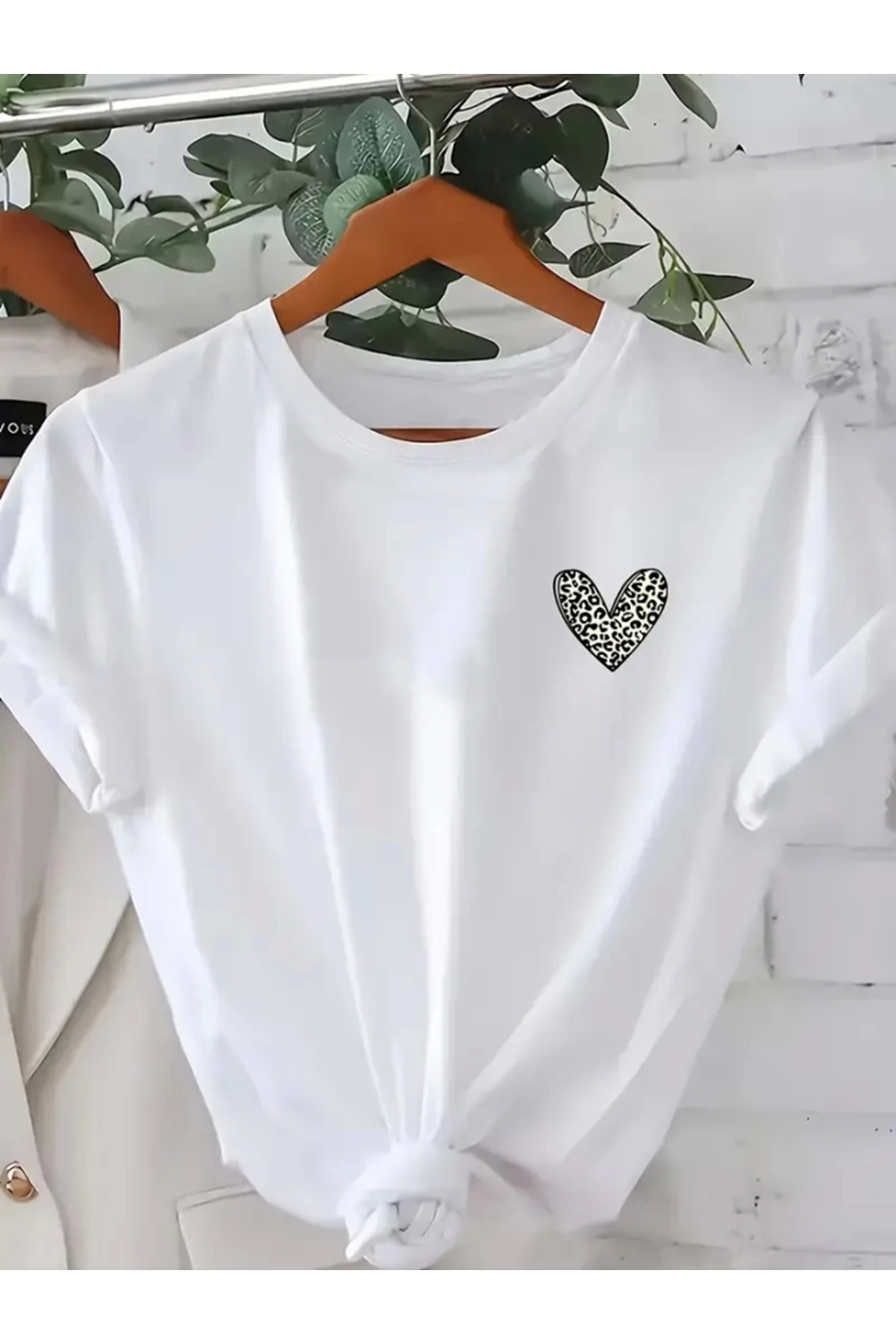 Kadınlar Için Şık Leopar Kalp Baskılı Günlük Tişört - Büyük Beden, Makinede Yıkanabilir, Sevgililer Günü - Günlük Kıyafetler Için Mükemmel- Beyaz