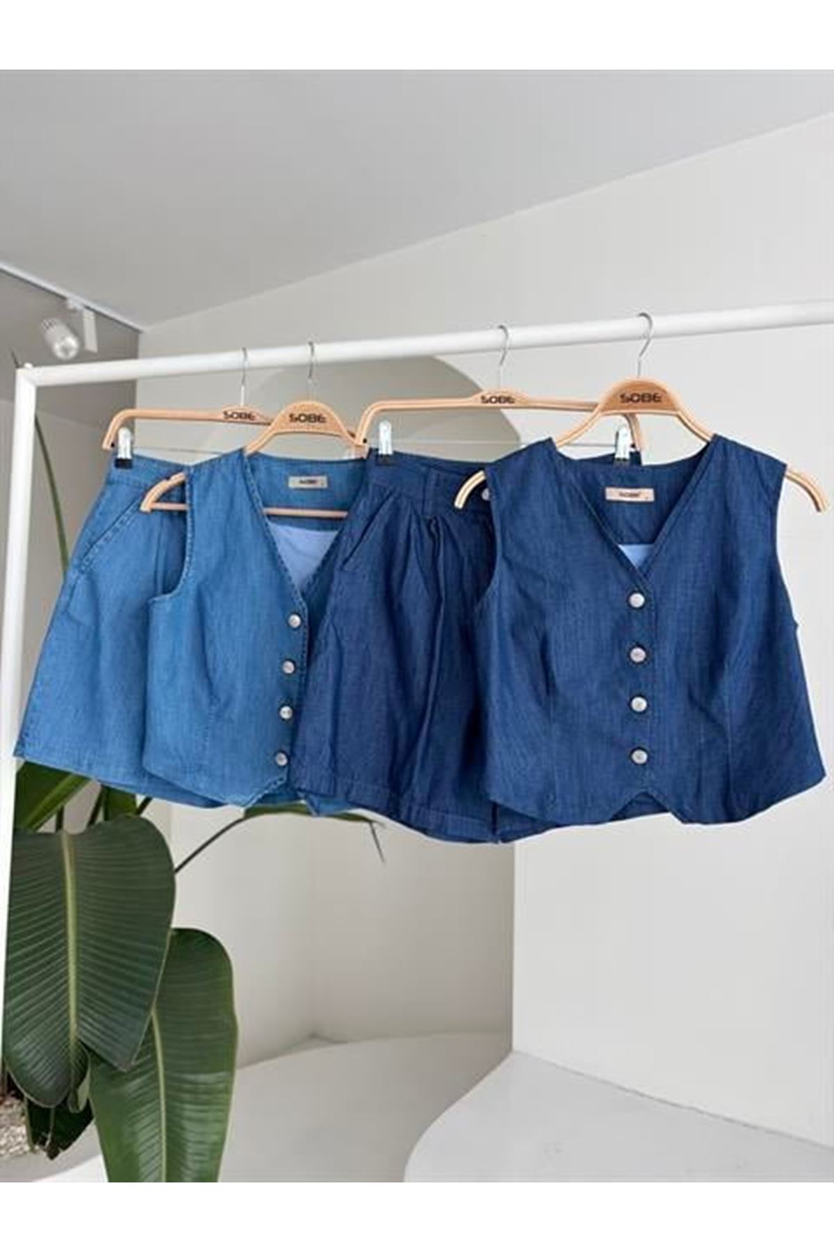 Gümüş Düğmeli Yelek Ve Şort Tensel Takım 10174