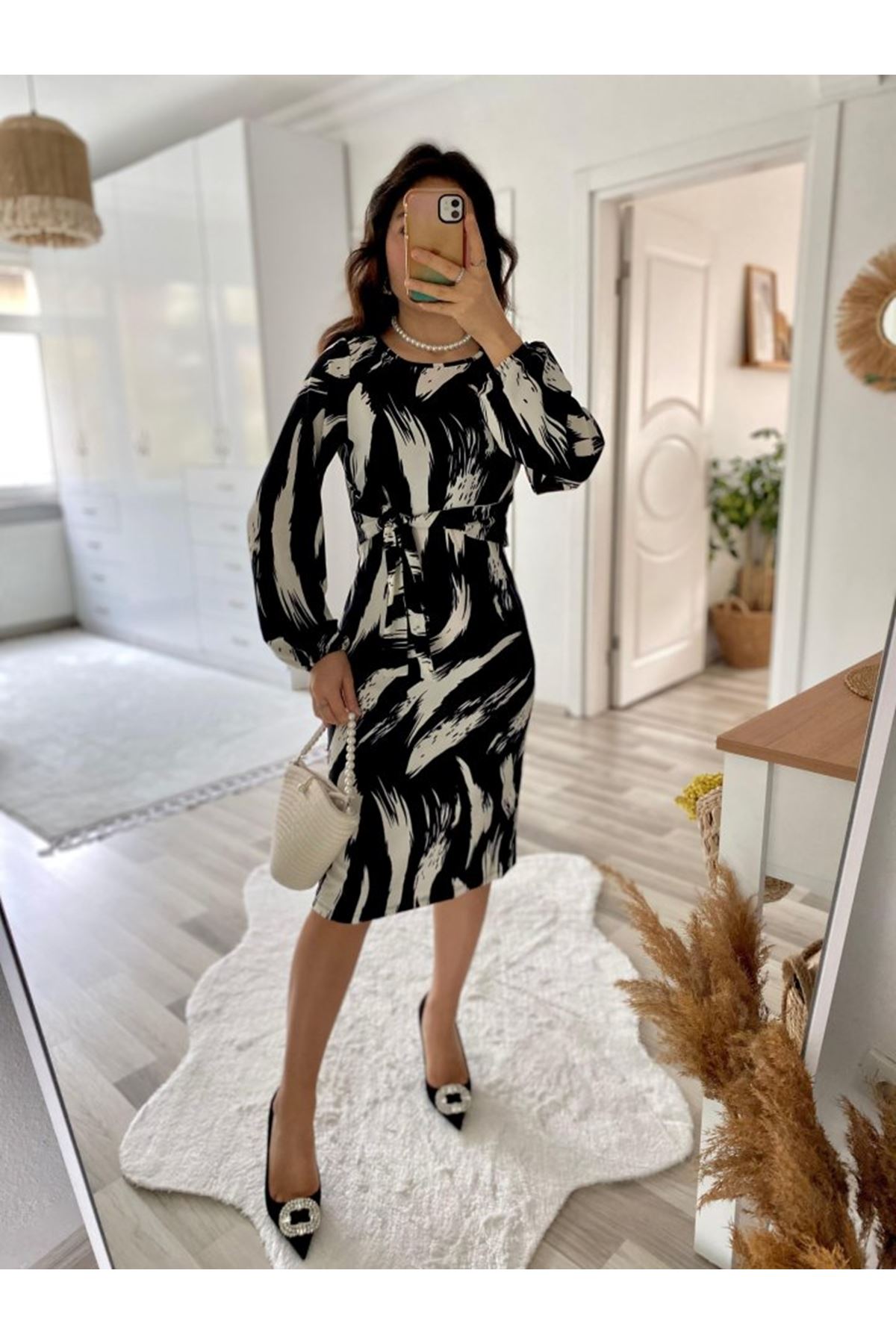 Kadın Uzun Kollu Yuvarlak Yaka Belden Kuşaklı Hazır Desenli Midi Krep Elbise