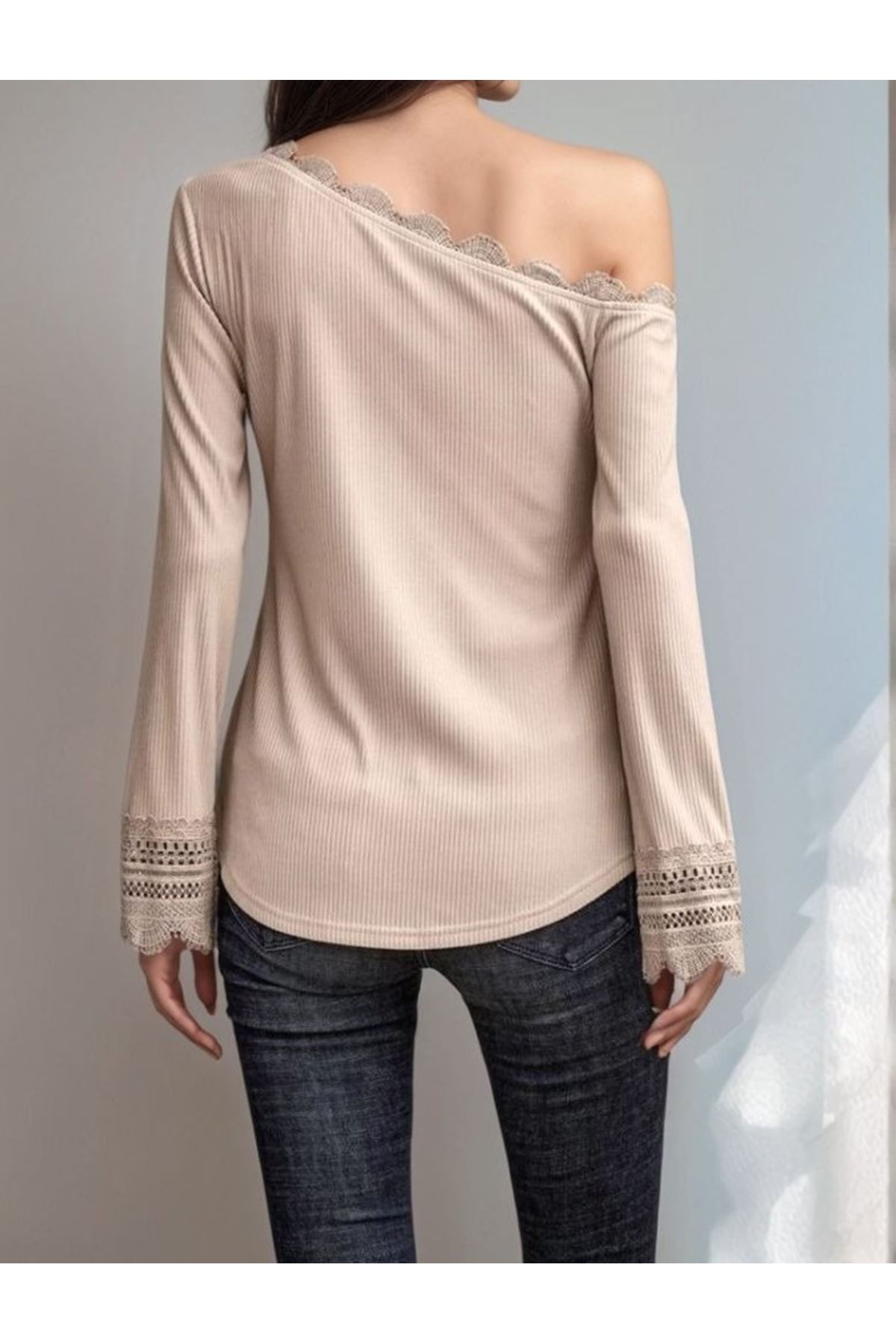 Kadın Uzun Kollu Tek Omuzu Açık Dantelli Burgu Bluz