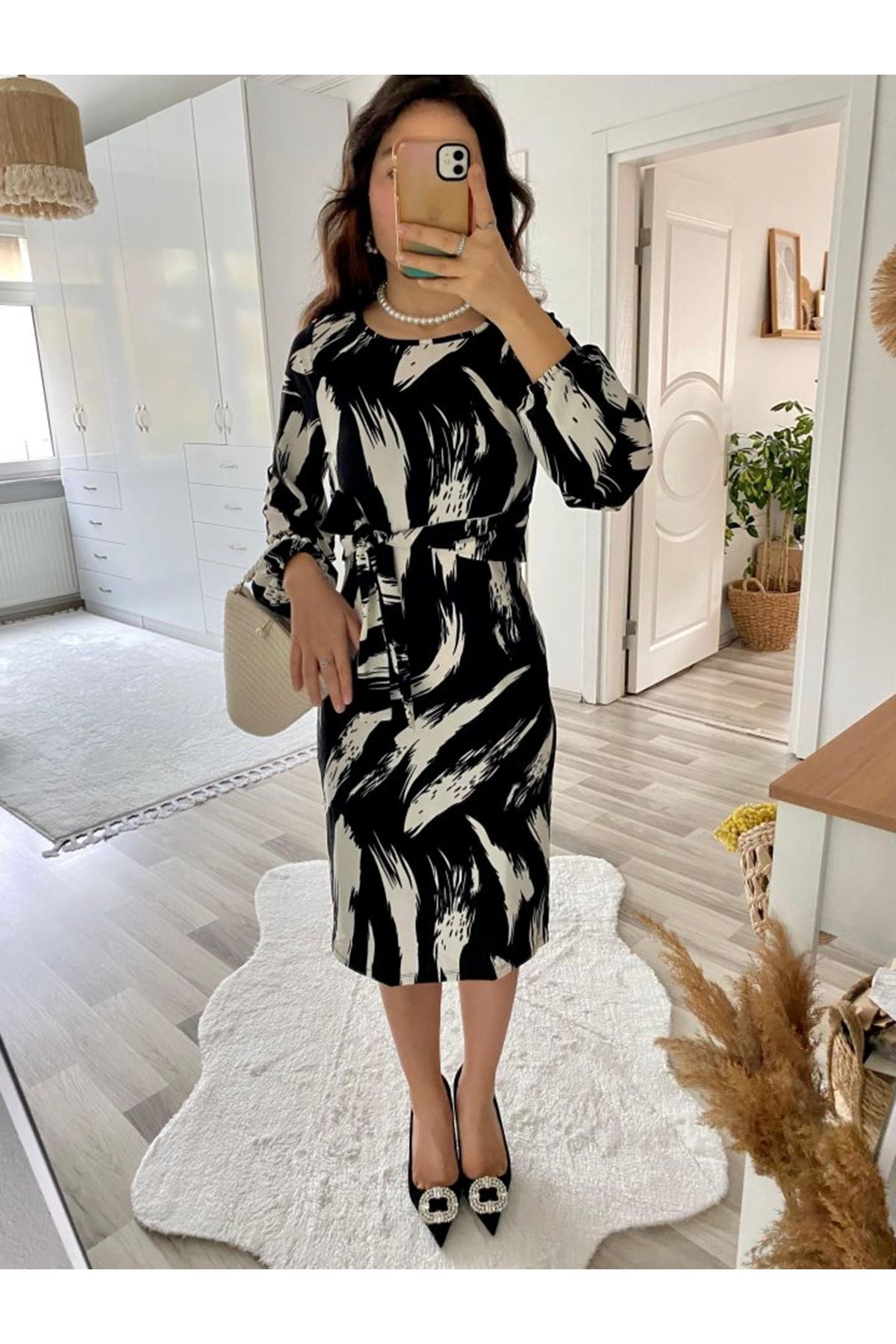 Kadın Uzun Kollu Yuvarlak Yaka Belden Kuşaklı Hazır Desenli Midi Krep Elbise