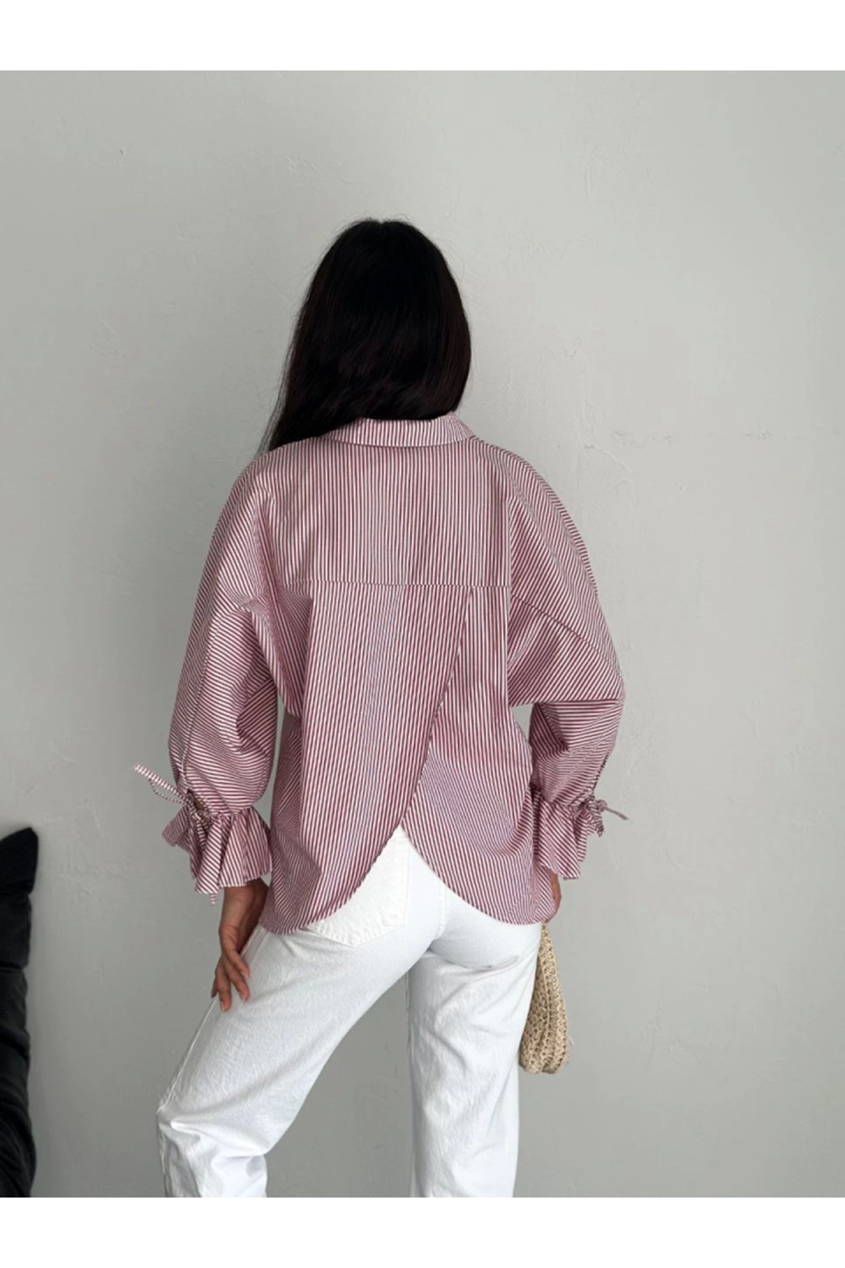 Arkası Asimetrik Yırtmaç Kesim Detaylı Cizgili Bluz Gömlek - Bordo