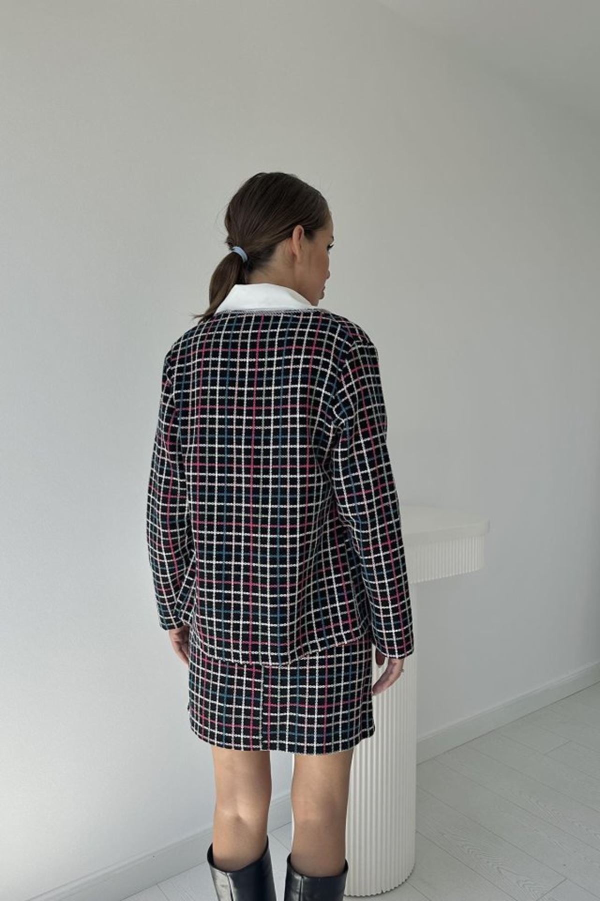 Siyah Önü Açık Ceket Ve Eteği Zincirli Takım