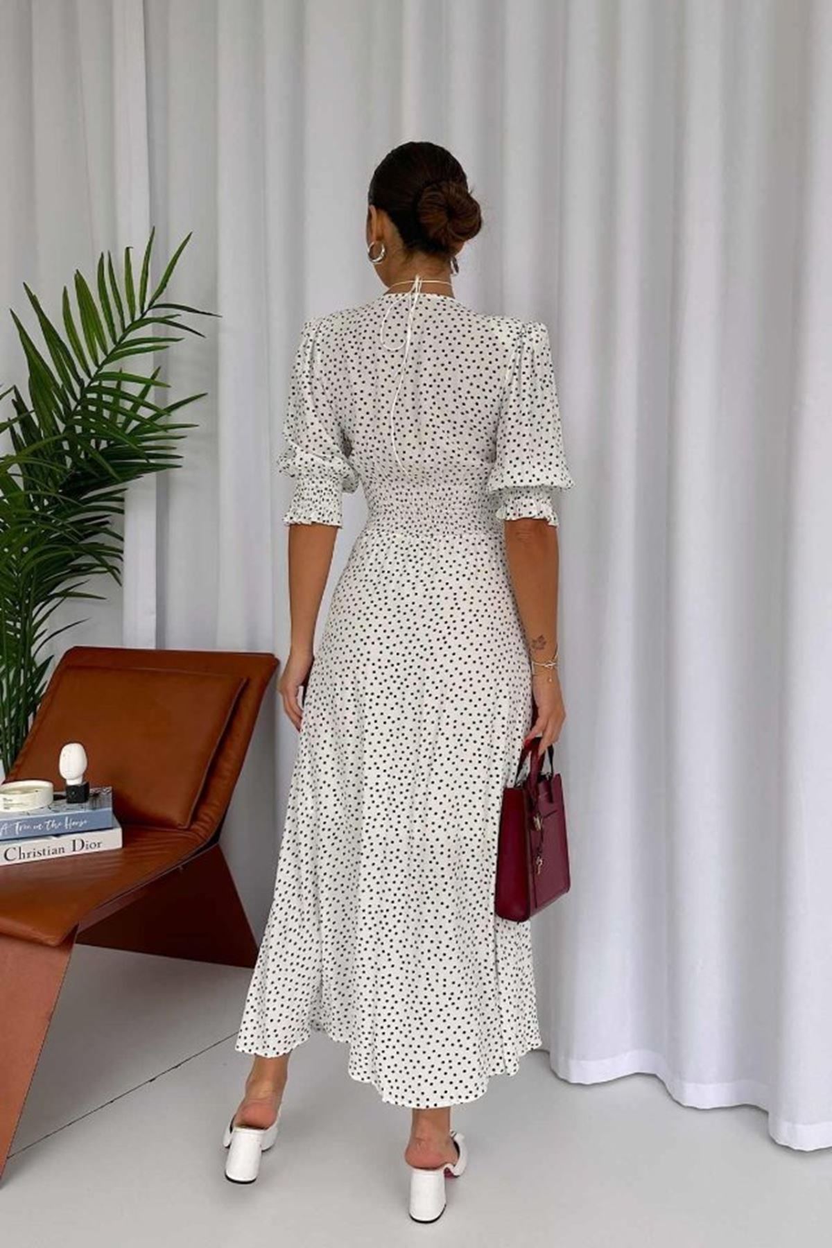 Beyaz Arka Ve Bel Ucu Gipeli Elbise