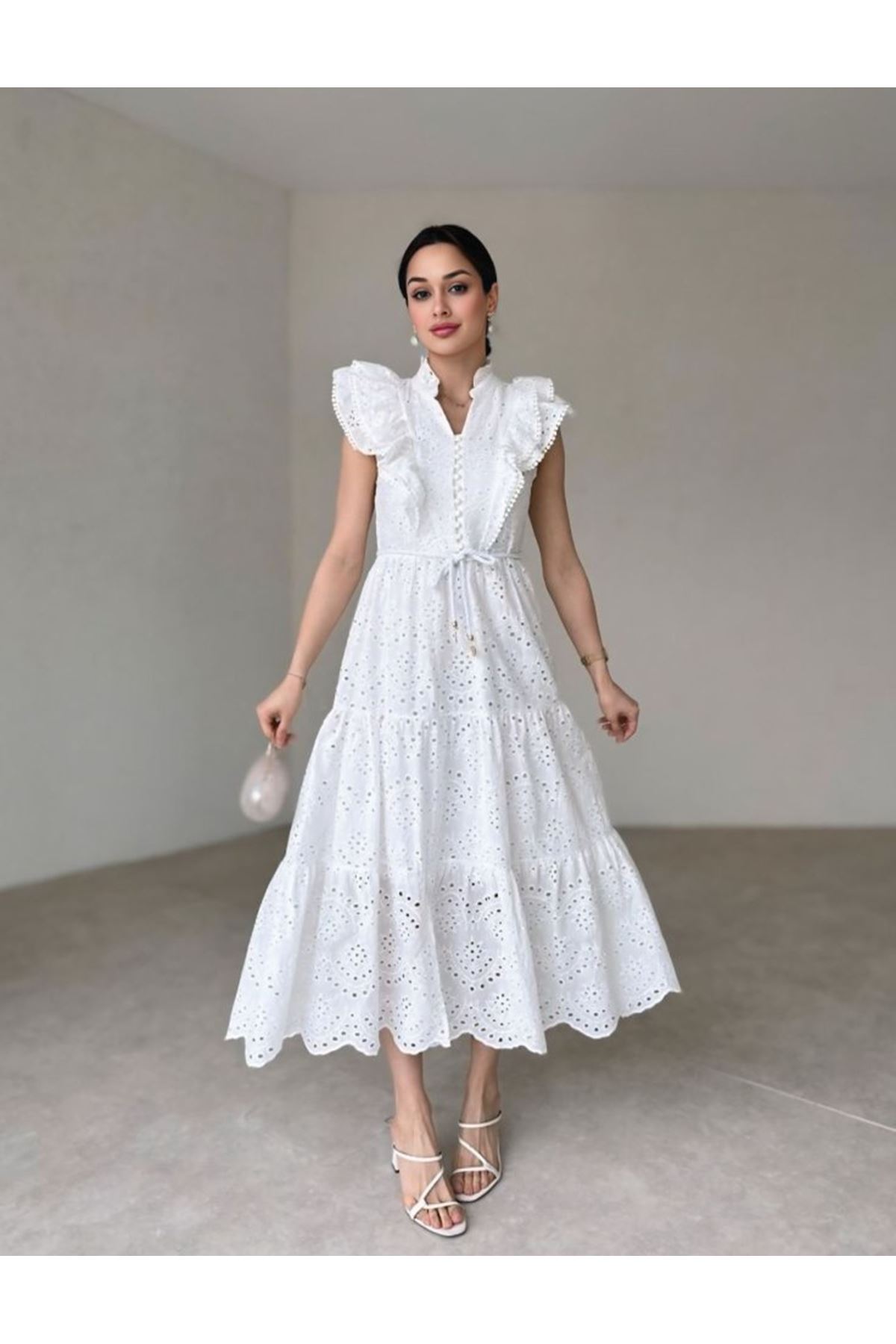Beyaz Fırfırlı Düğmeli Elbise