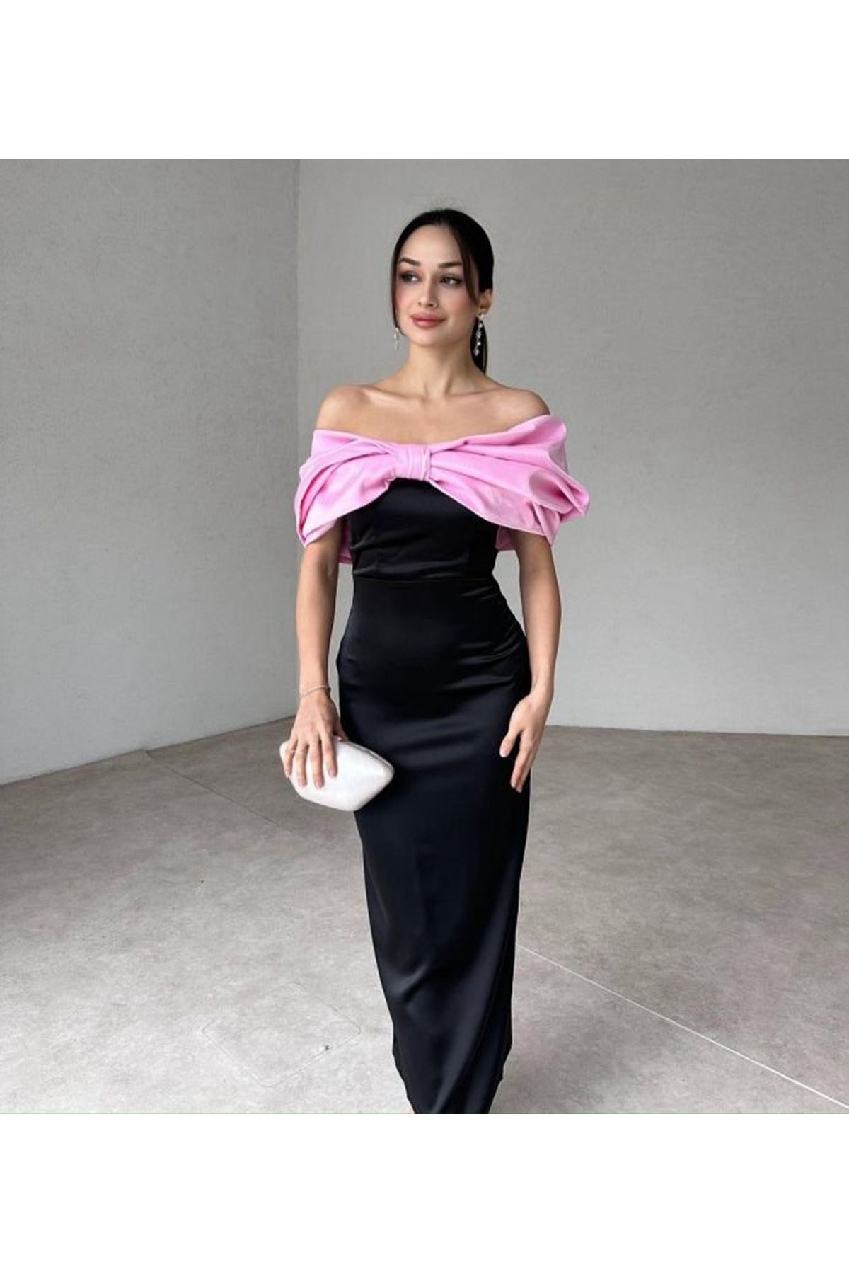 Pembe Önü Fiyonklu Elbise