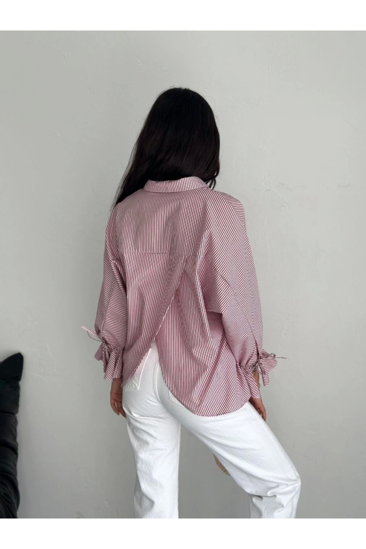 Arkası Asimetrik Yırtmaç Kesim Detaylı Cizgili Bluz Gömlek - Bordo