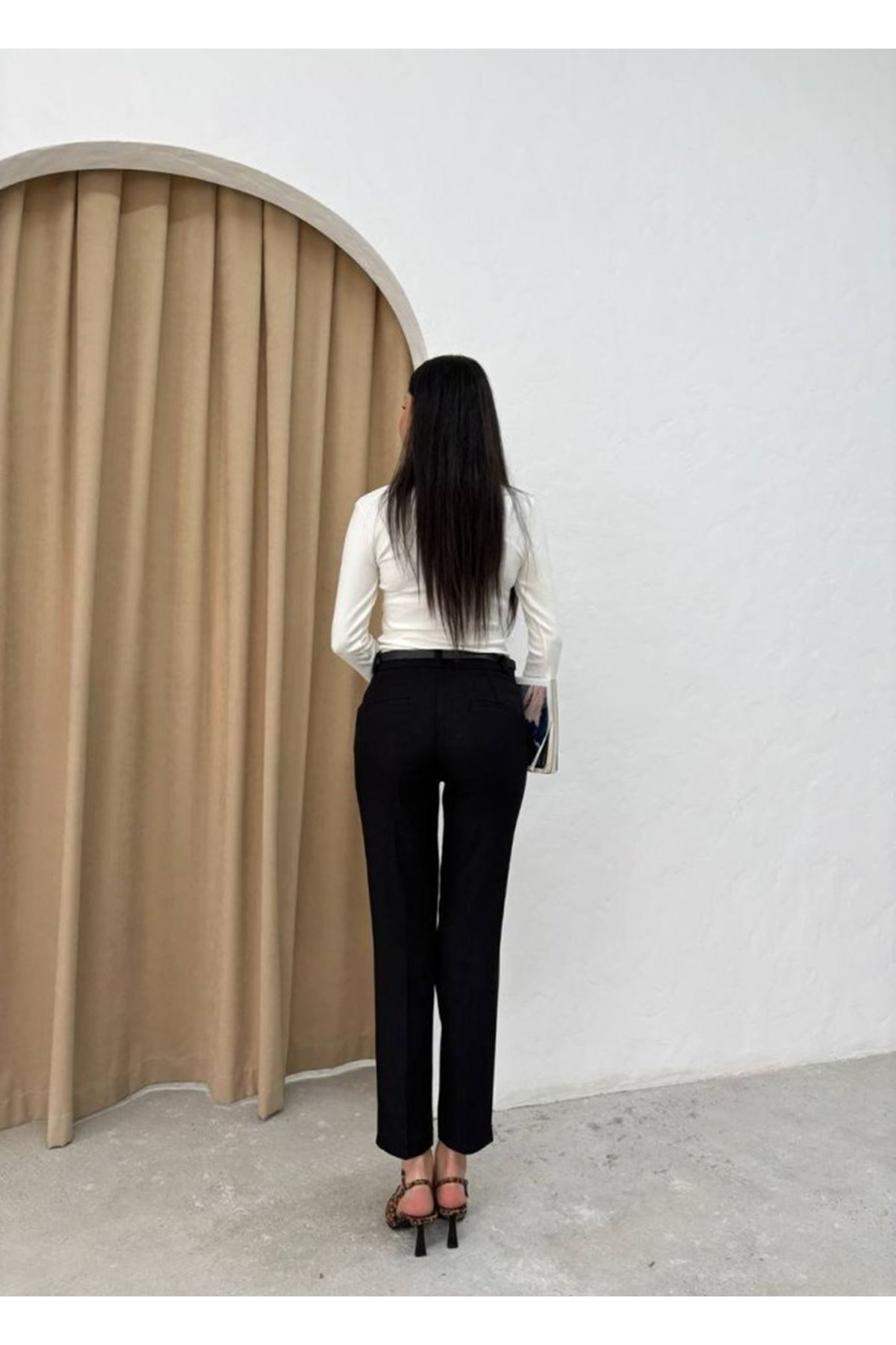 Kadın Yüksek Bel Dar Paça Kemer Dahil Kumaş Pantolon