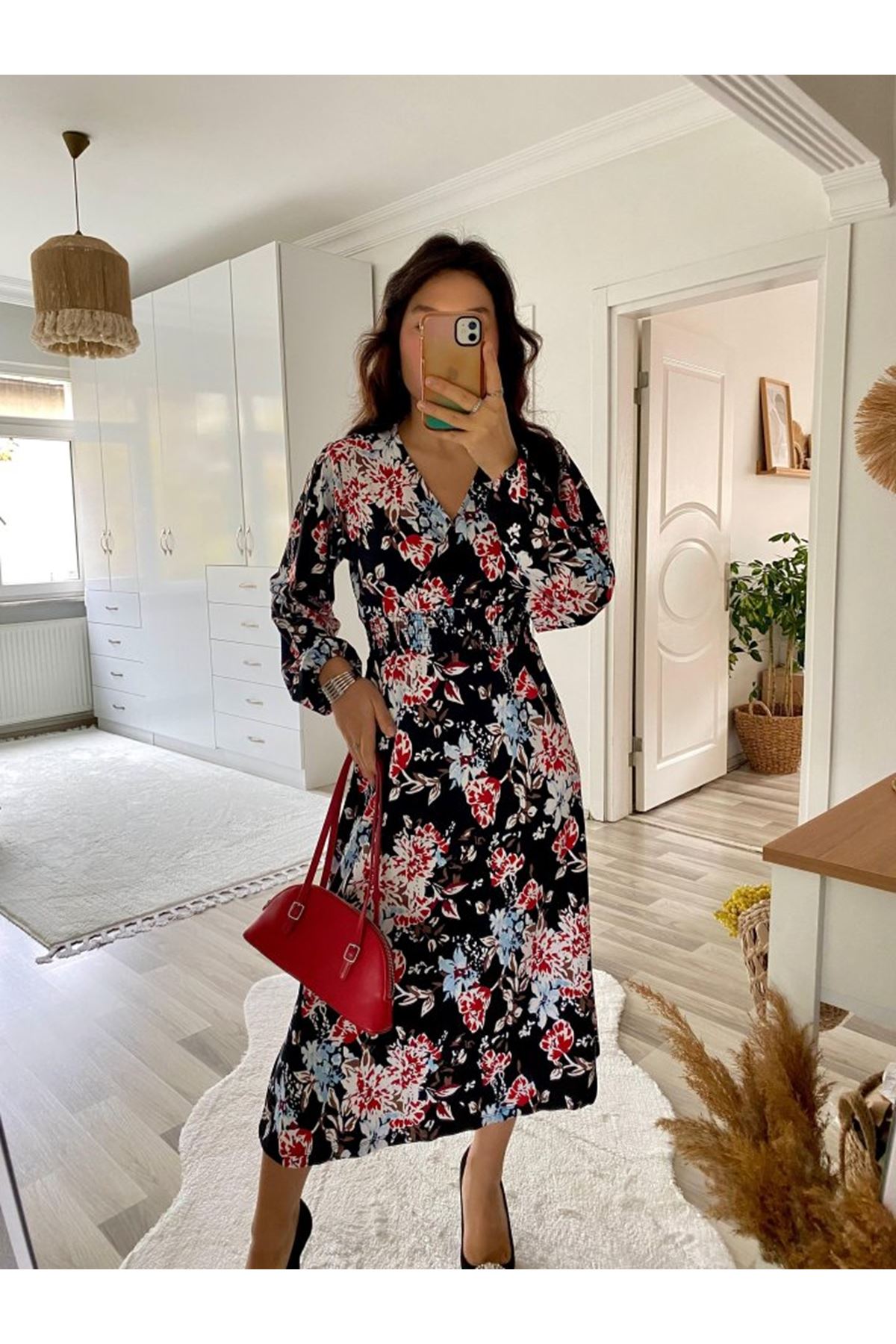 Kadın Uzun Kollu Kruvaze Yaka Beli Lastikli Yandan Yırtmaçlı Desenli Dalgıç Elbise