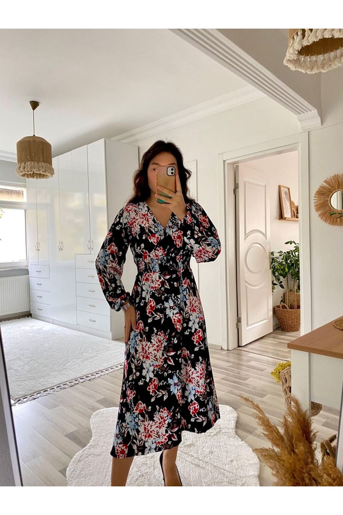 Kadın Uzun Kollu Kruvaze Yaka Beli Lastikli Yandan Yırtmaçlı Desenli Dalgıç Elbise