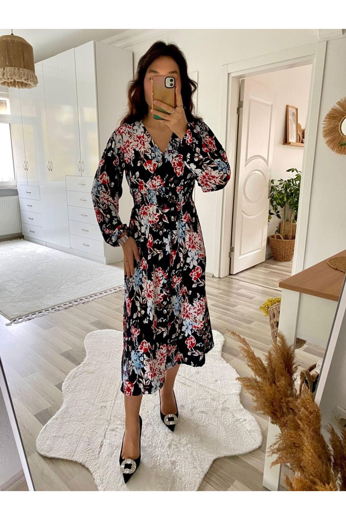 Kadın Uzun Kollu Kruvaze Yaka Beli Lastikli Yandan Yırtmaçlı Desenli Dalgıç Elbise