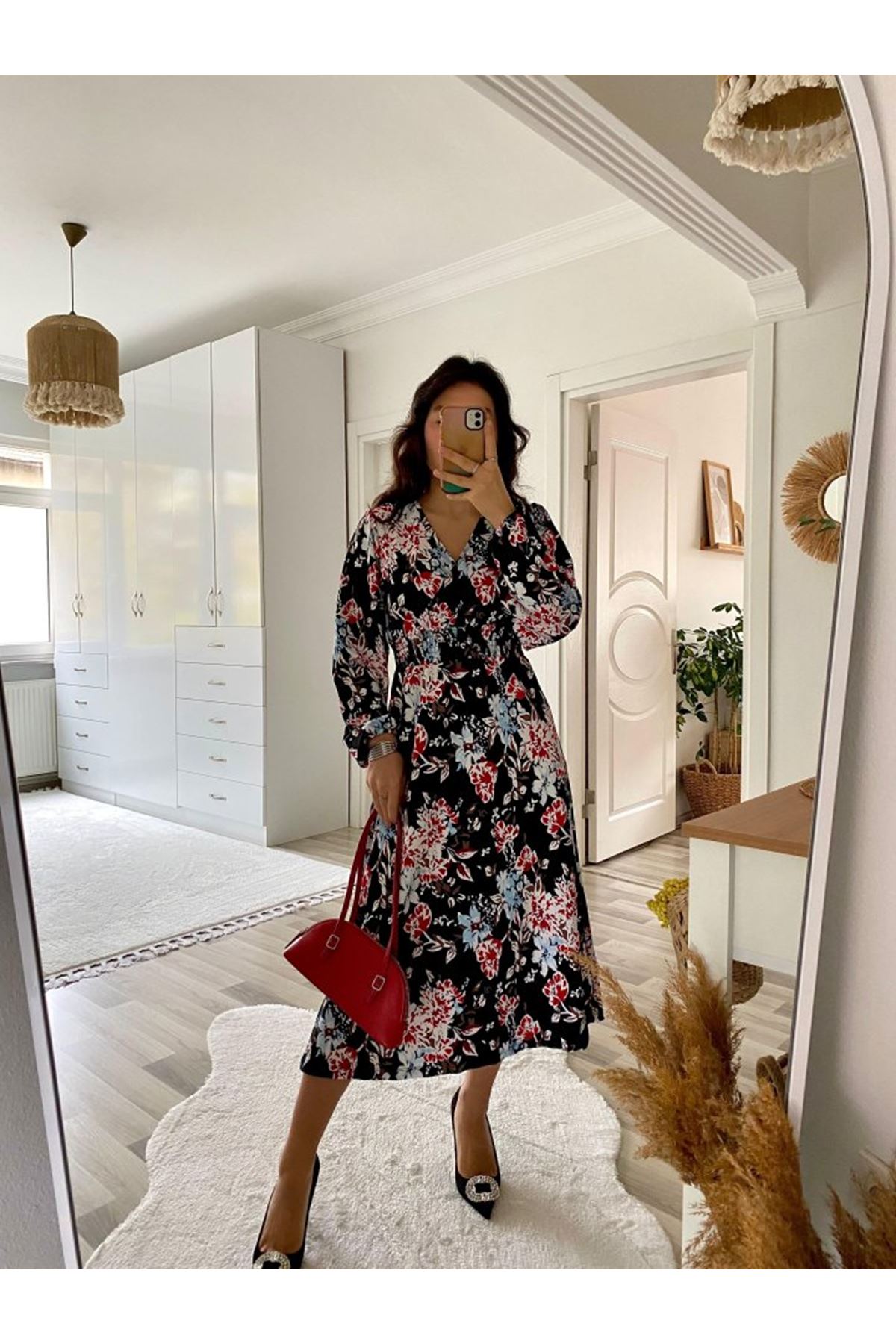 Kadın Uzun Kollu Kruvaze Yaka Beli Lastikli Yandan Yırtmaçlı Desenli Dalgıç Elbise