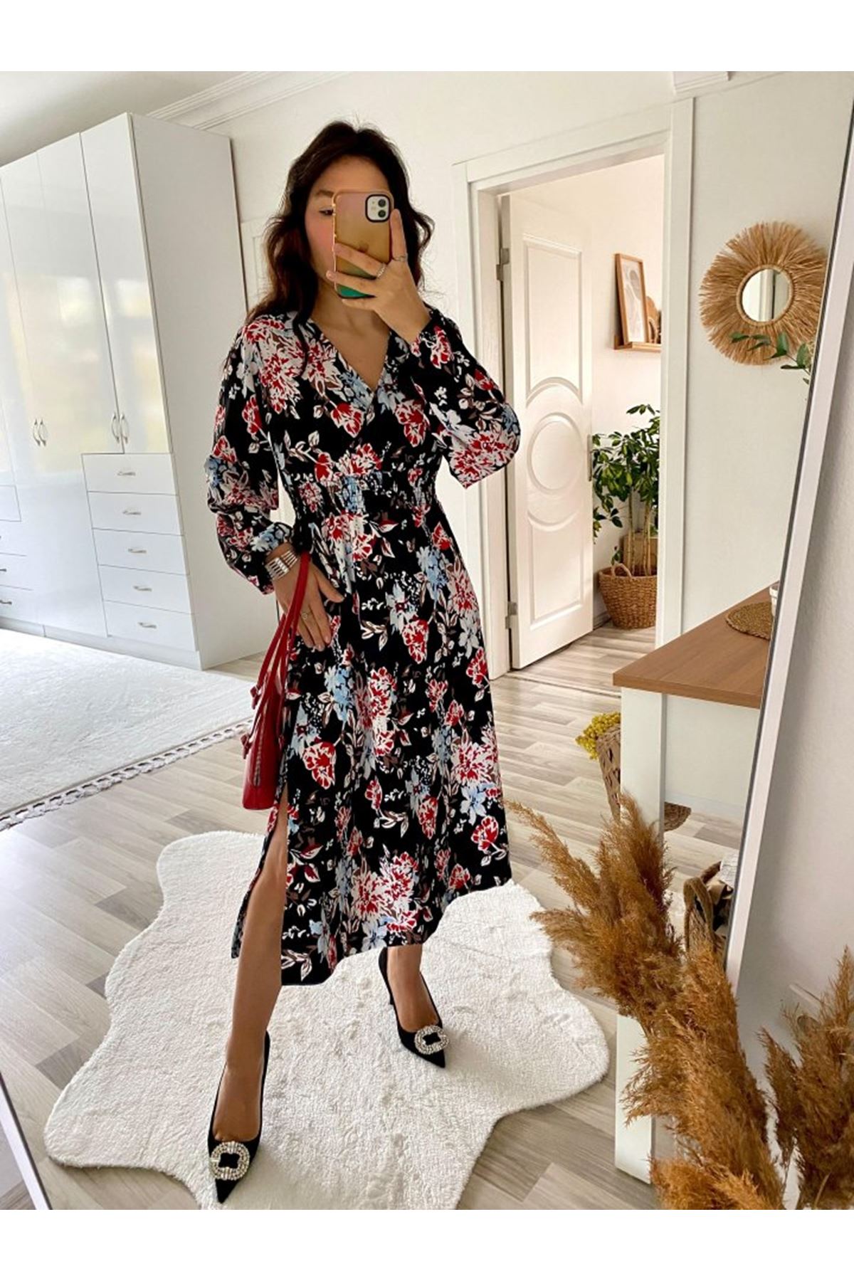 Kadın Uzun Kollu Kruvaze Yaka Beli Lastikli Yandan Yırtmaçlı Desenli Dalgıç Elbise