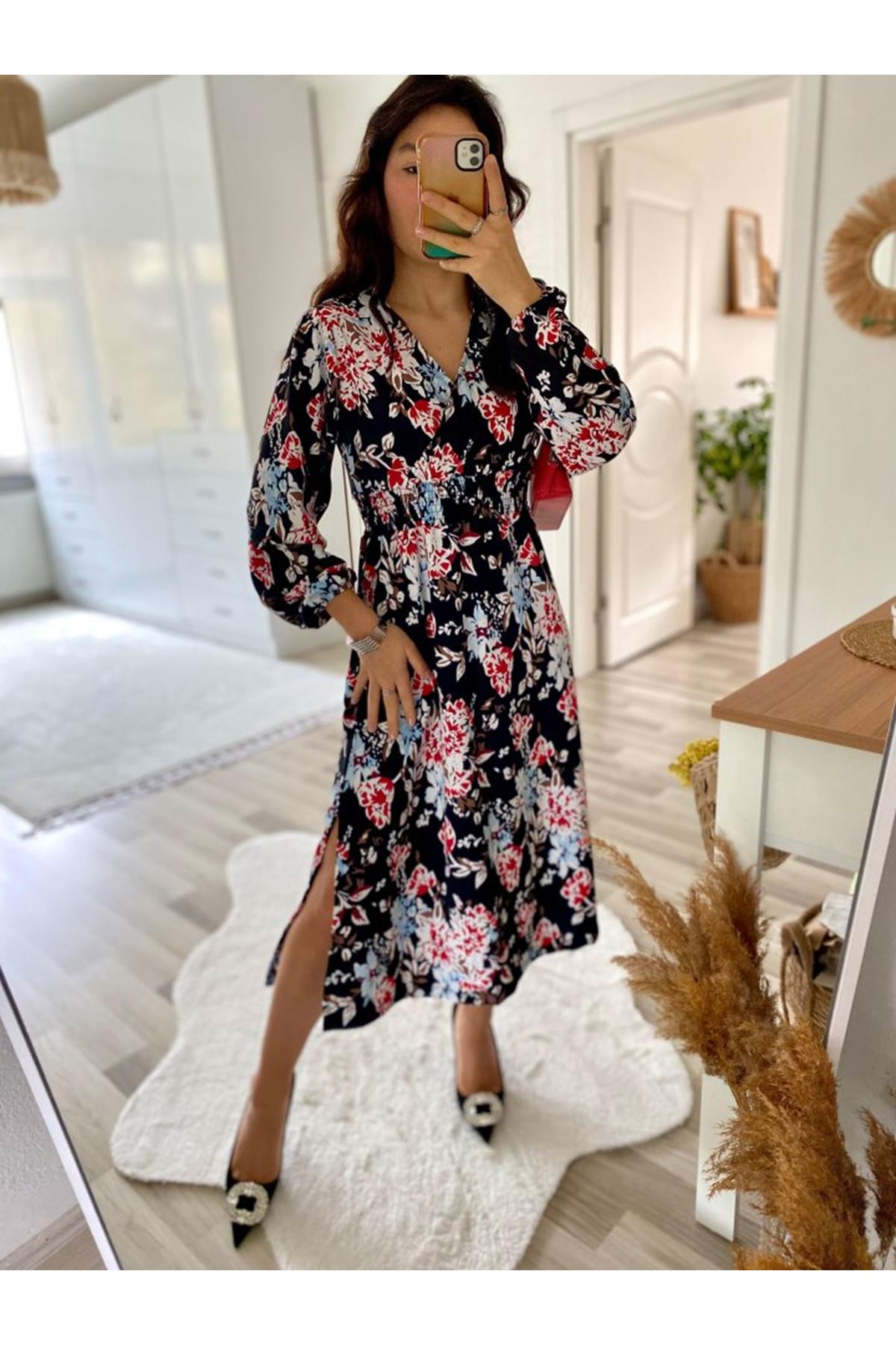 Kadın Uzun Kollu Kruvaze Yaka Beli Lastikli Yandan Yırtmaçlı Desenli Dalgıç Elbise