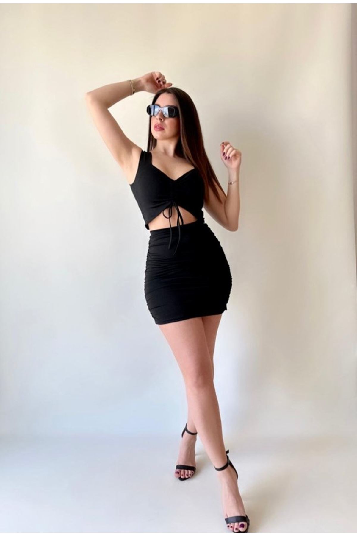 Kadın Omuz Askılı Armut Yaka Büzgü Ve Göbek Dekolteli Mini Elbise