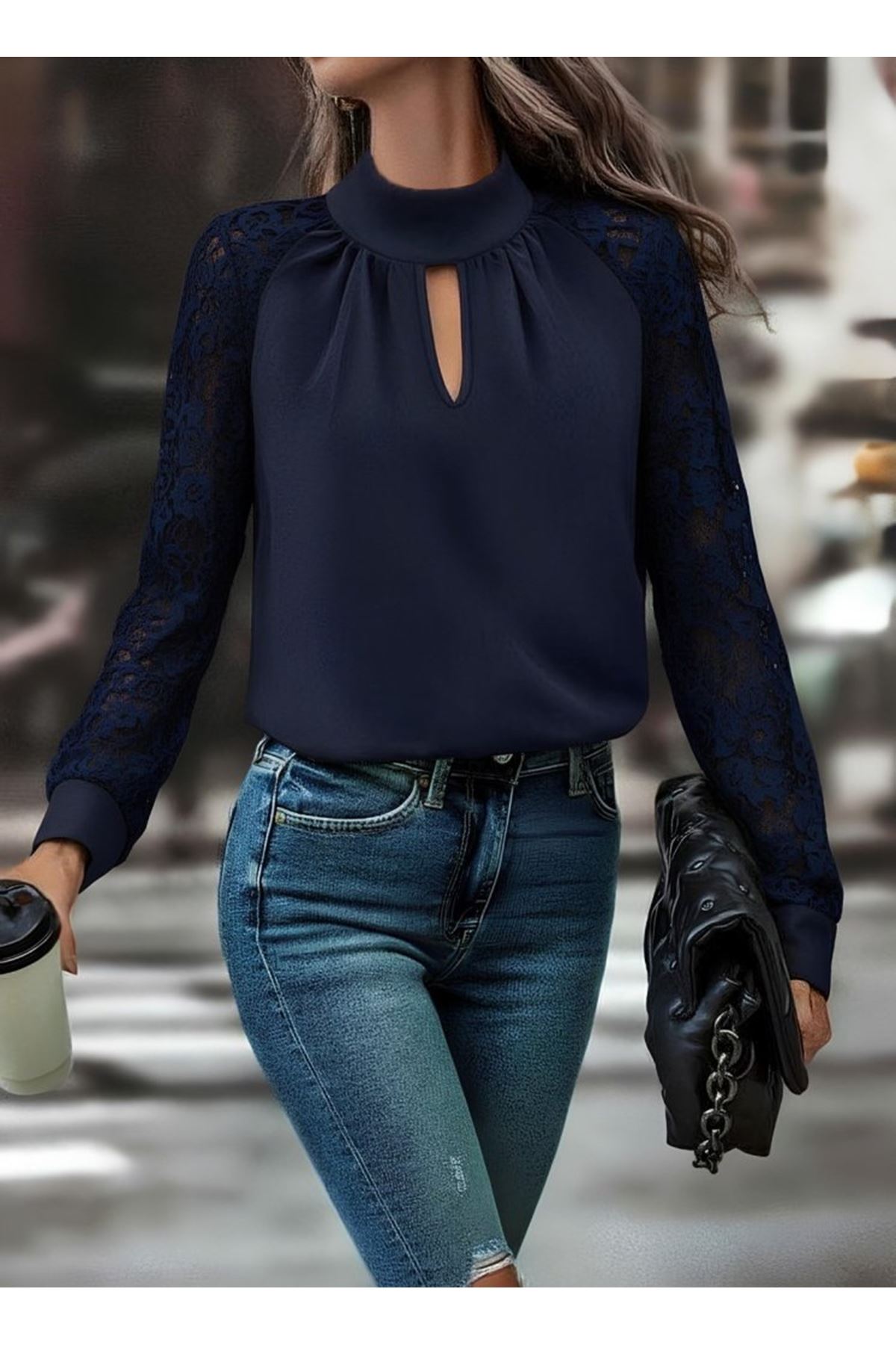 Kadın Uzun Kollu Göğüs Pencere Detay Yaka Boğazlı Kolları Tüllü Sandy Bluz