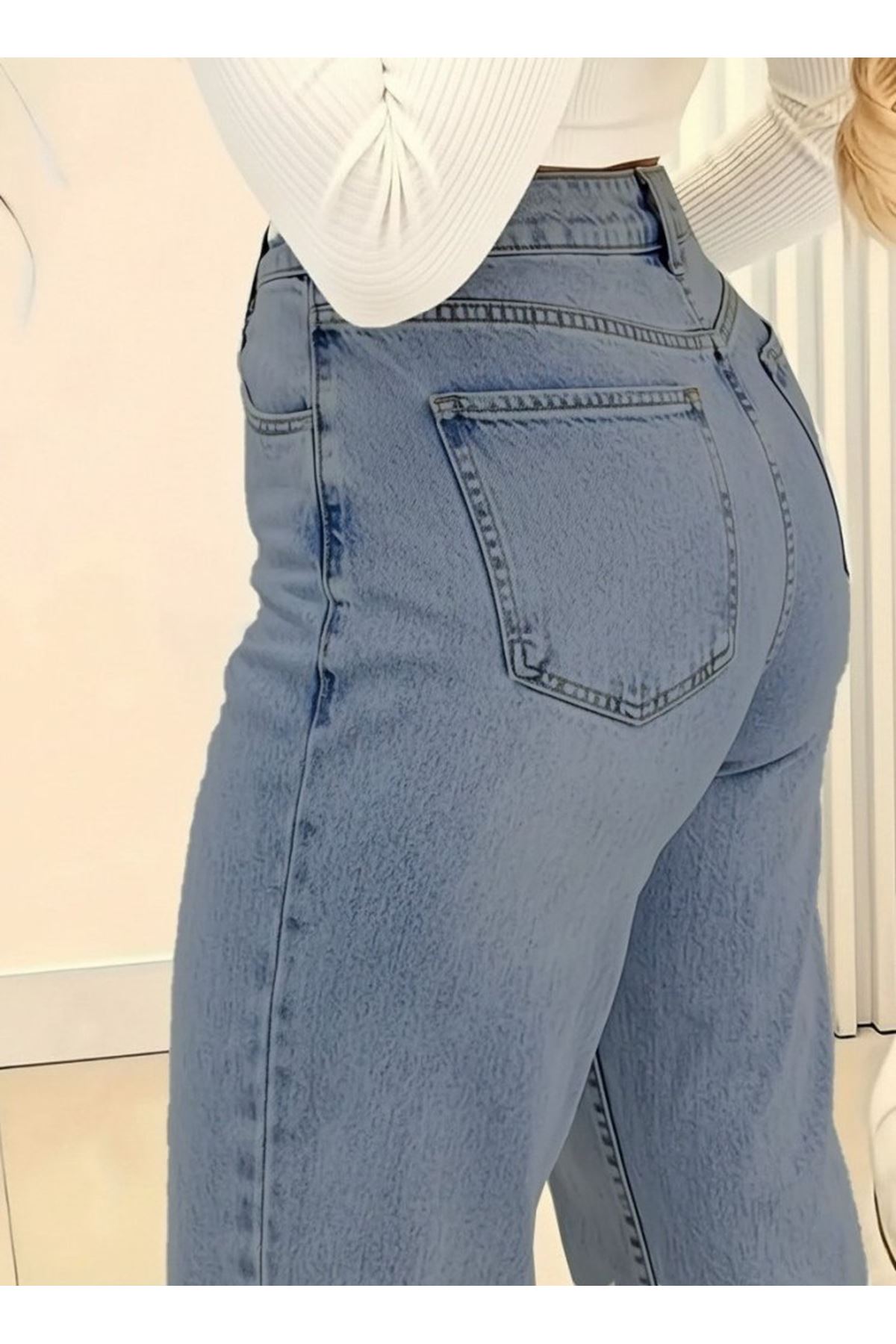 Kadın Yüksek Bel Cepli Paçaya Doğru Geniş Kot Pantolon