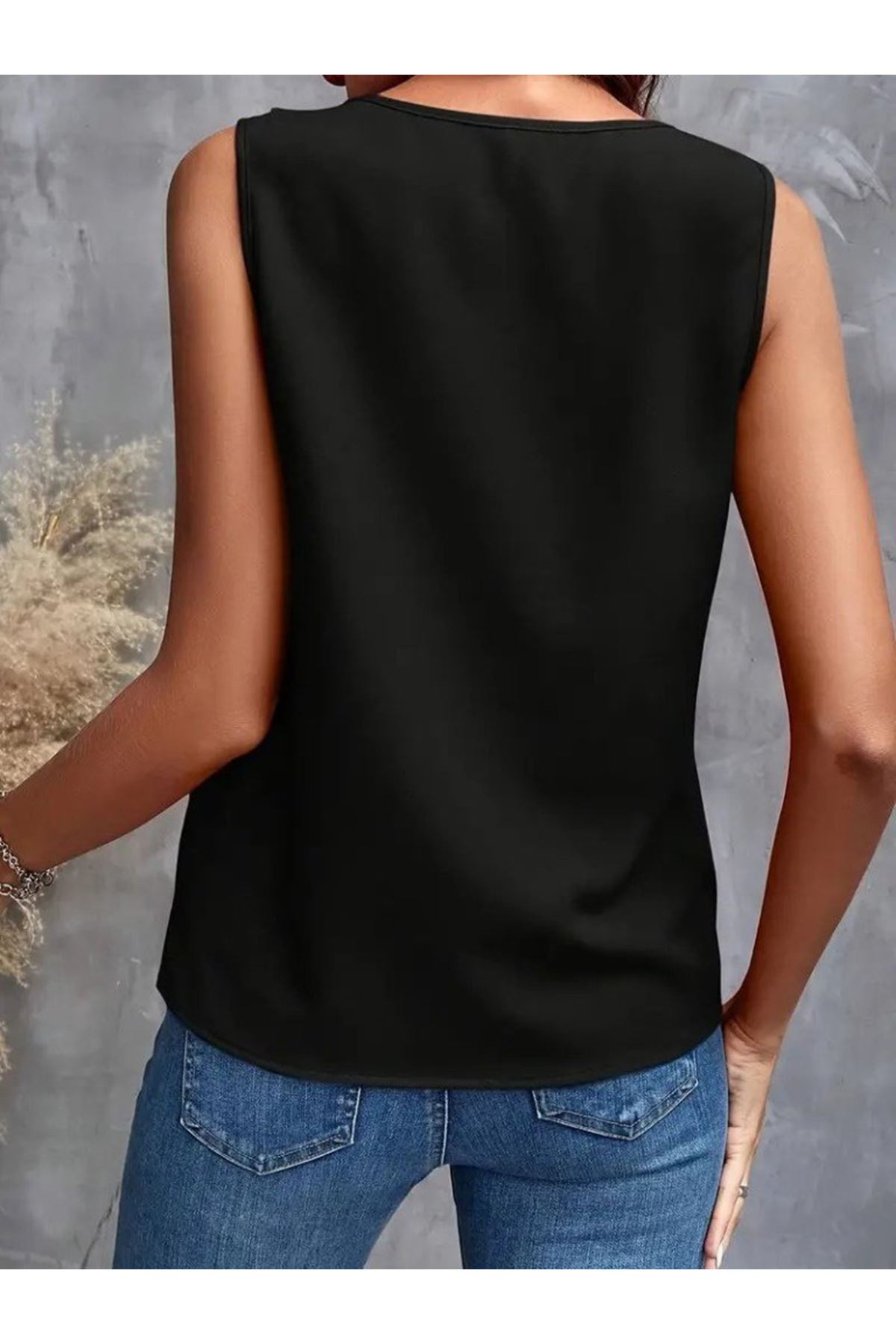 Kadın Sıfır Kollu V Yakalı Volanlı Ithal Krep Bluz