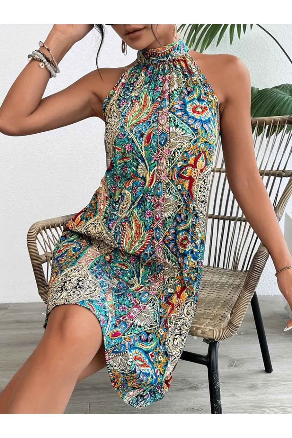 Kadın Sıfır Kol Boyundan Askılı Desenli Midi Süprem Elbise