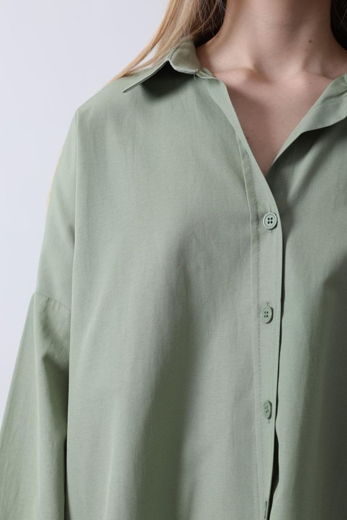 Geniş Manşet Detaylı Gömlek - Haki