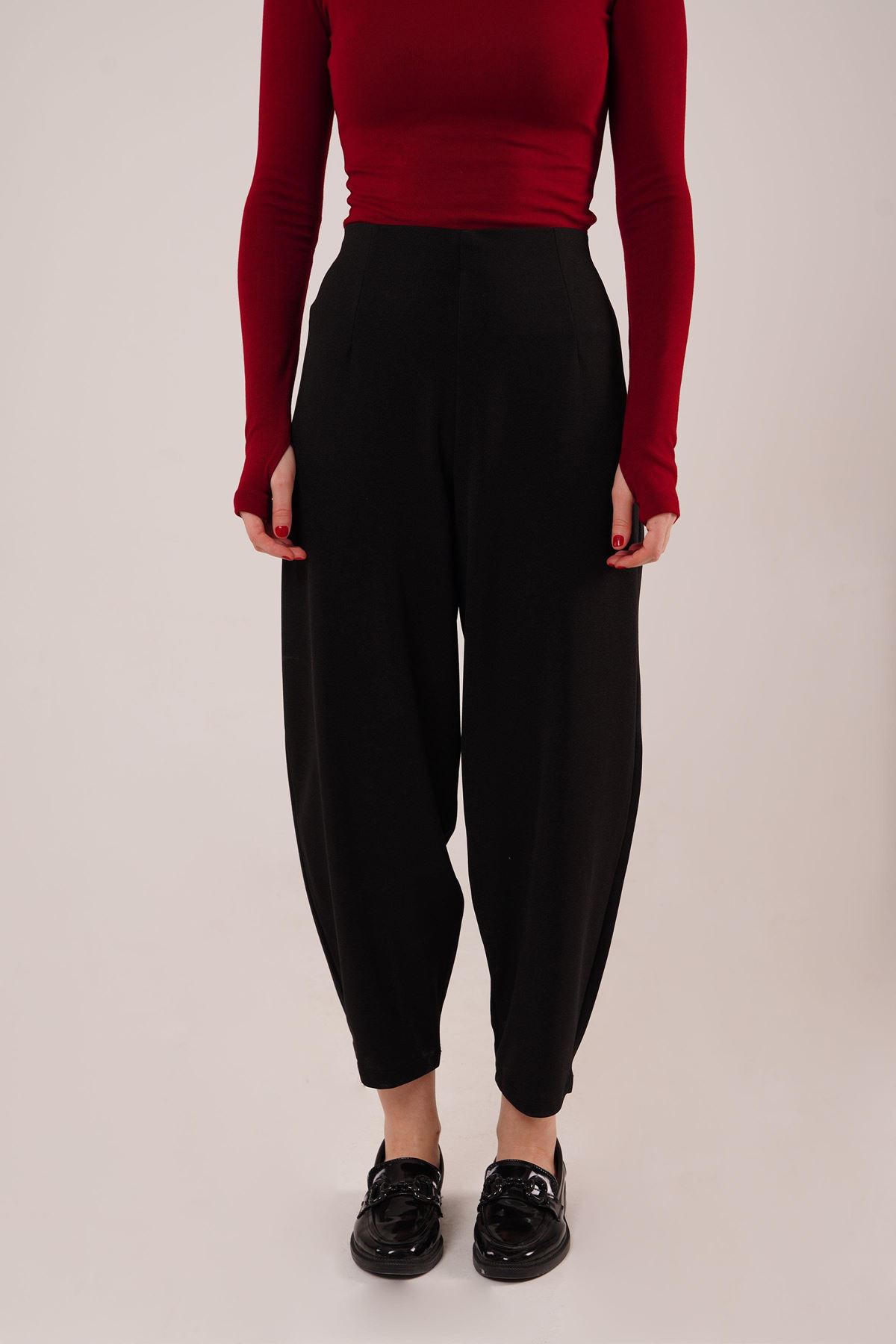 Havuç Kesim Siyah Pantolon