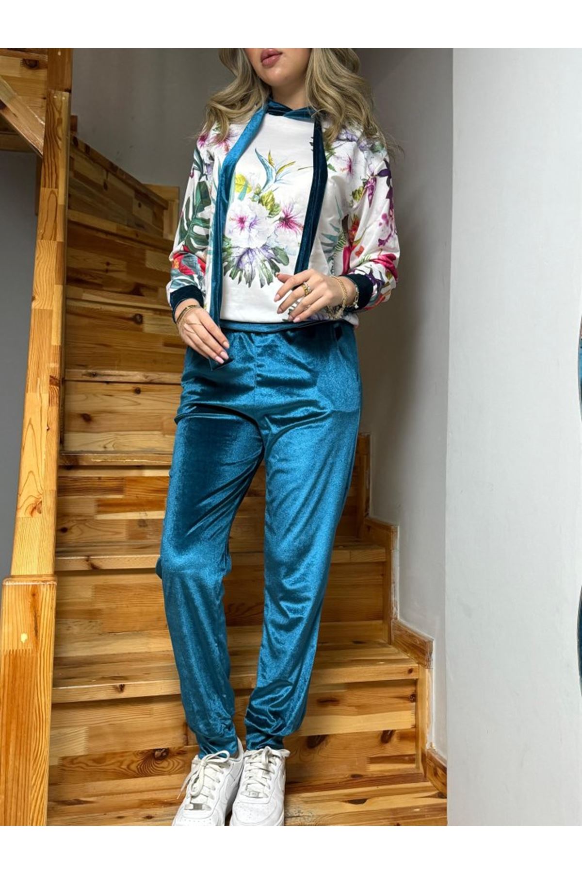 Kadın Kadife Kumaş Uzun Kollu Kapüşon Detay çiçek Baskılı Sweat Ve Pantolon Ikili Takım