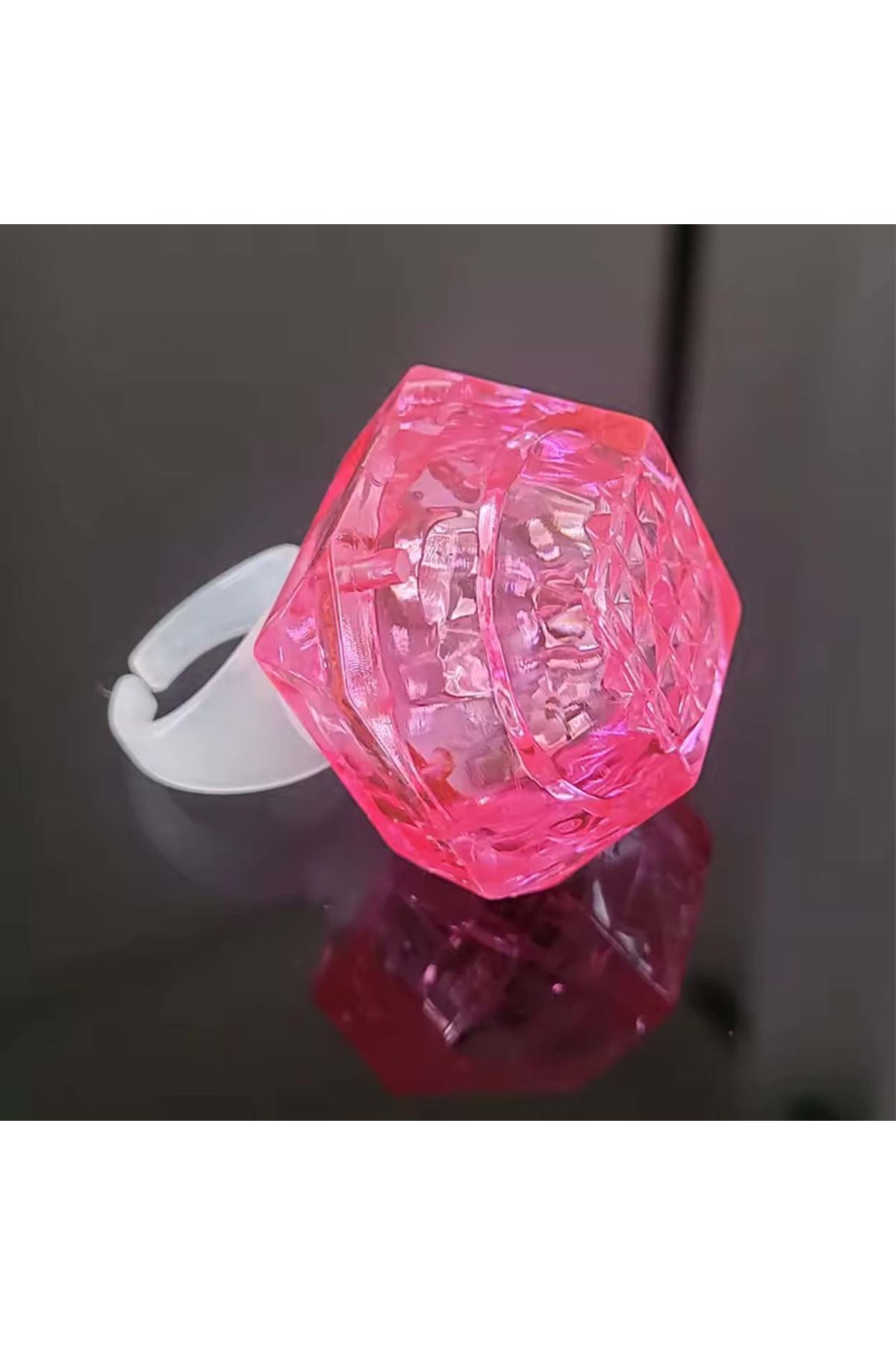 Kristal Tasarımlı Led Işıklı Pembe Yüzük