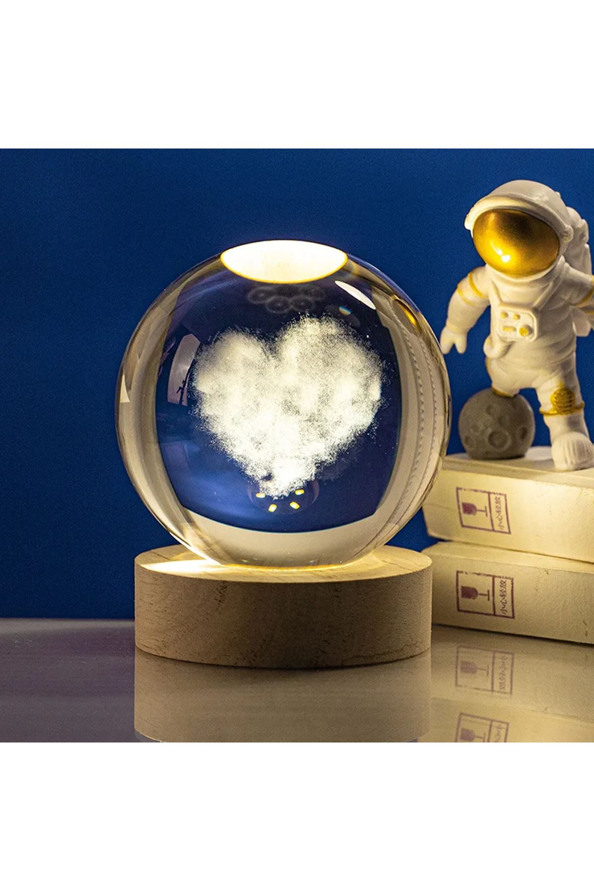 Ahşap Altlıklı Kalp Tasarımlı Cam Küre